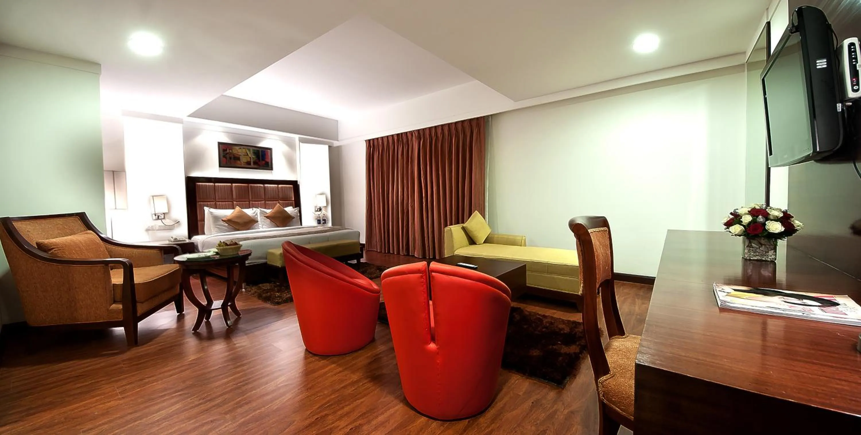 Photo of the whole room in The Golden Plaza Hotel