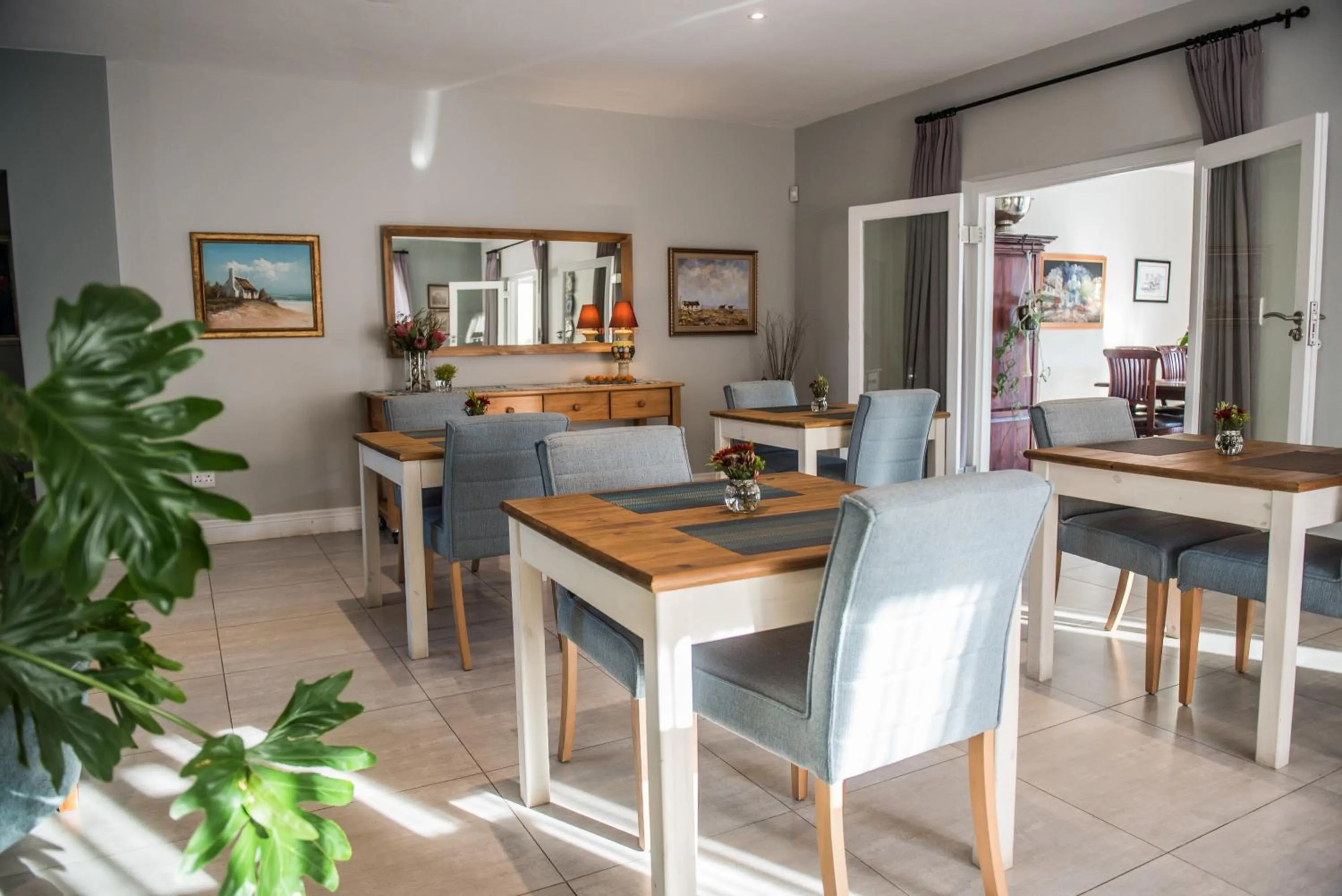 Breakfast in The Whale on Main B&B