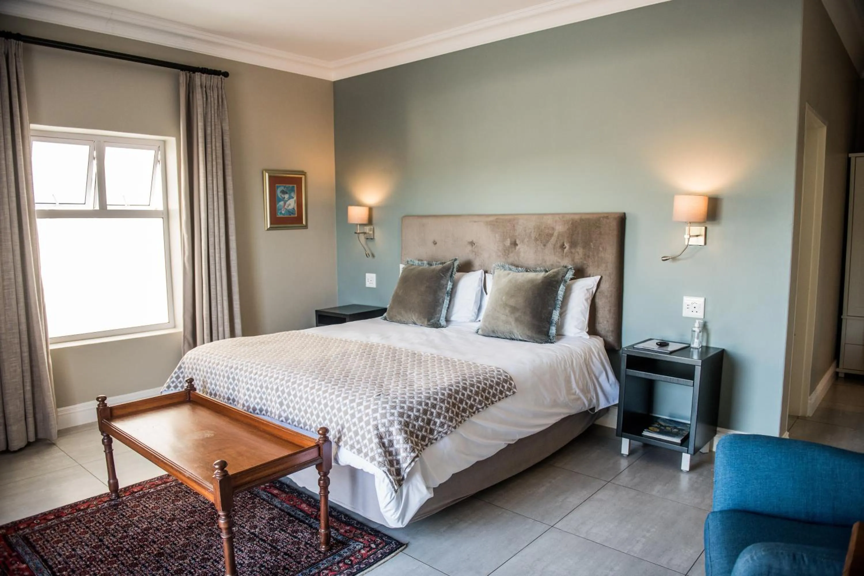 Bedroom, Bed in The Whale on Main B&B