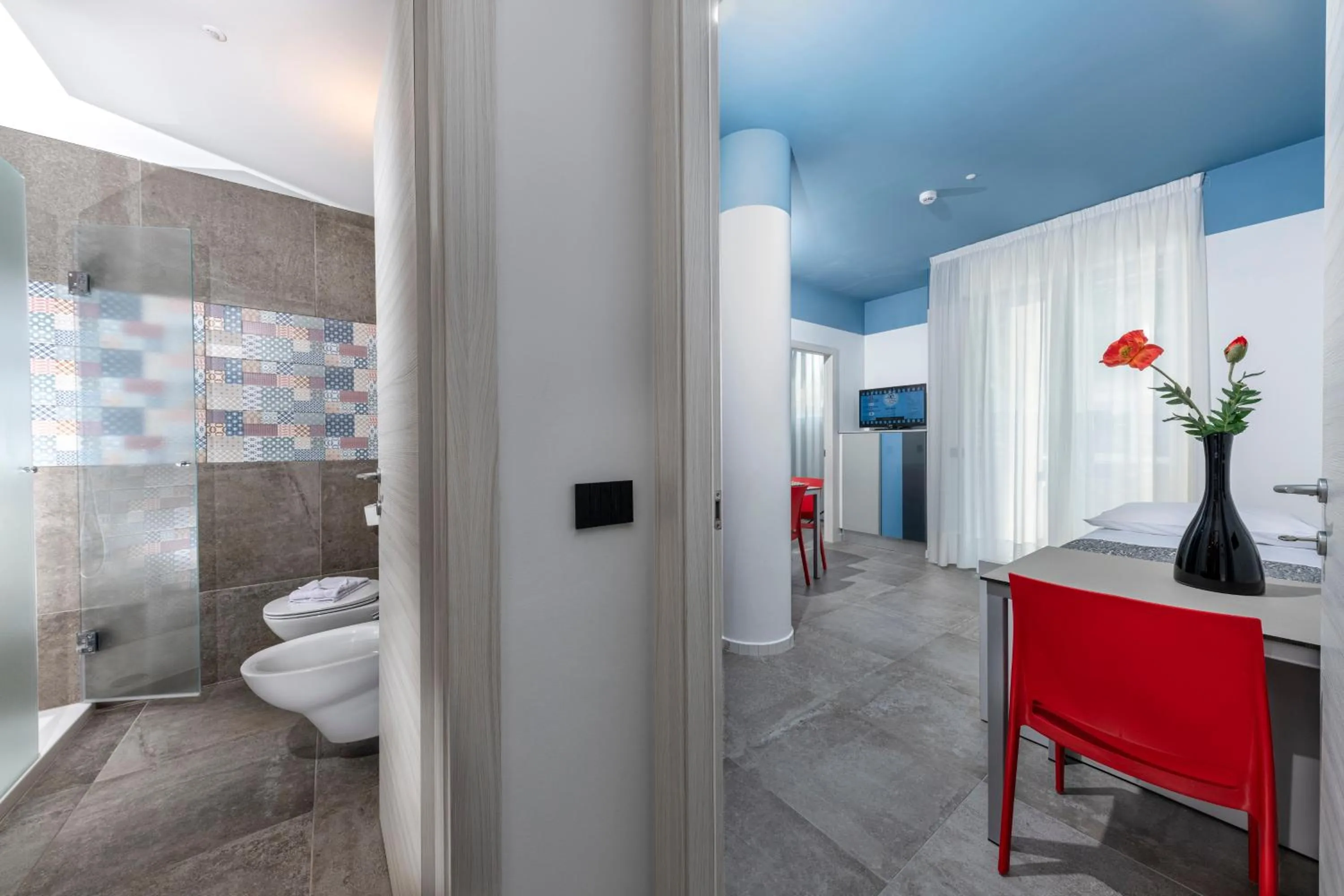 Bathroom in Residence Filmare