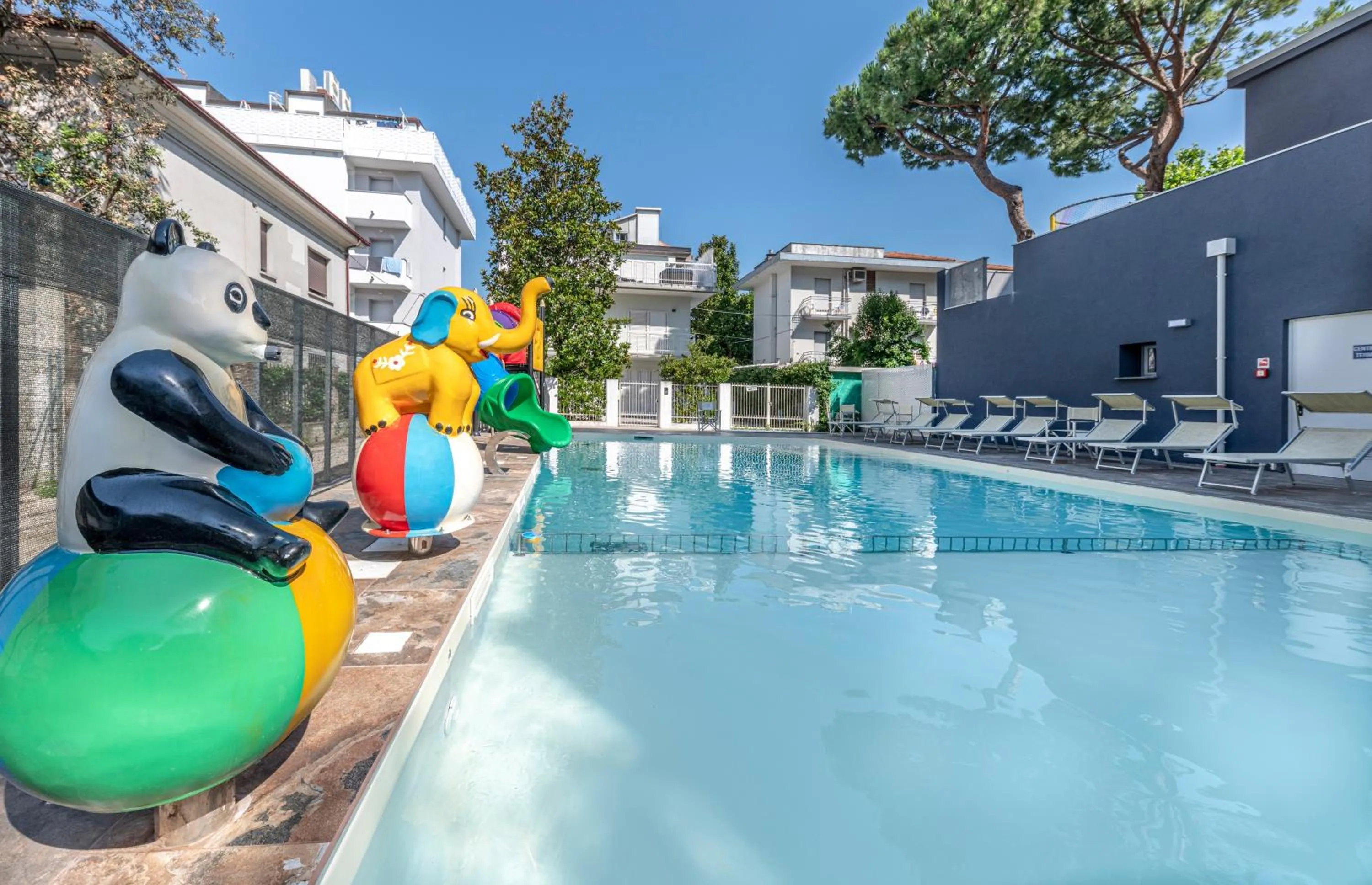 Swimming pool in Residence Filmare