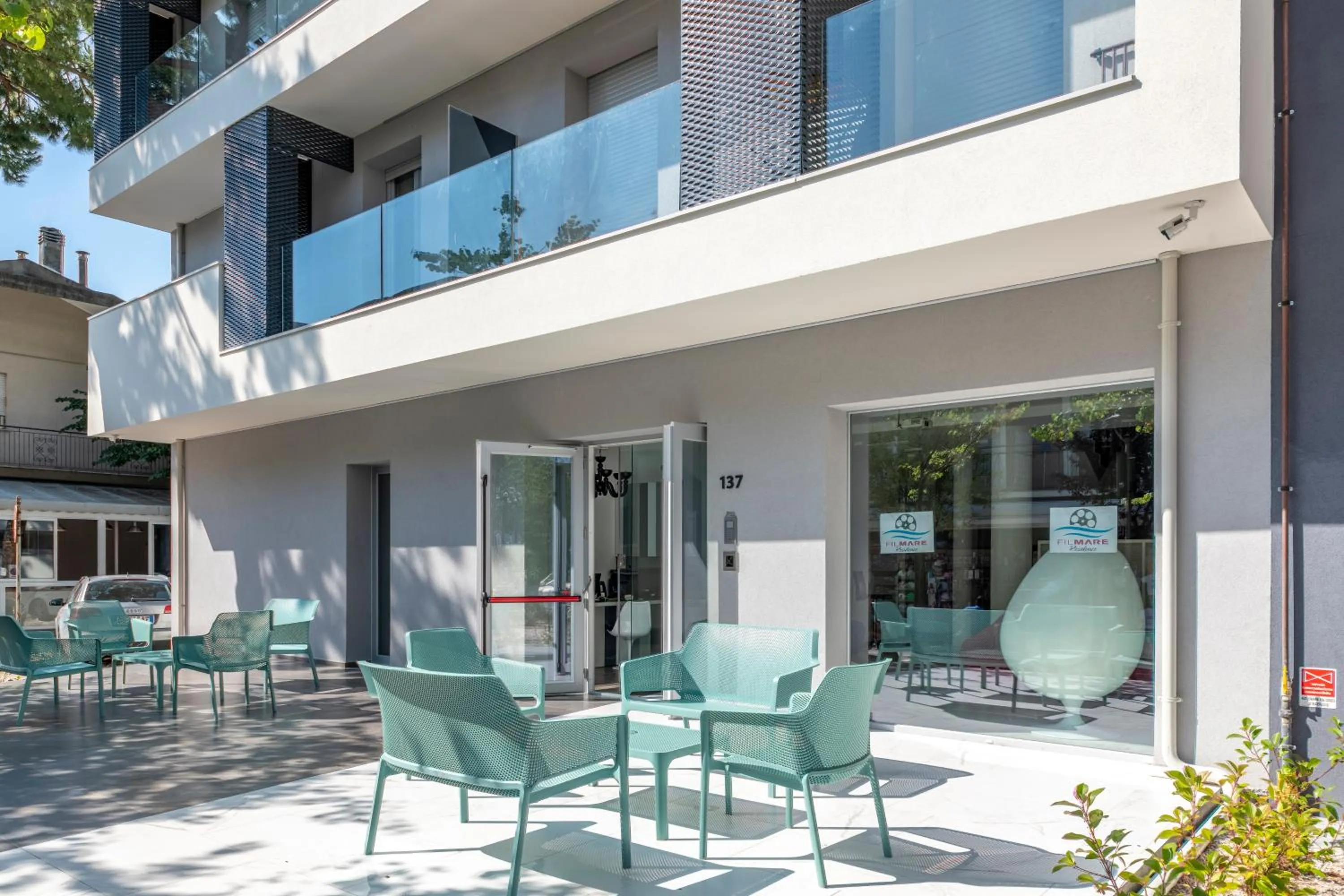 Facade/entrance in Residence Filmare