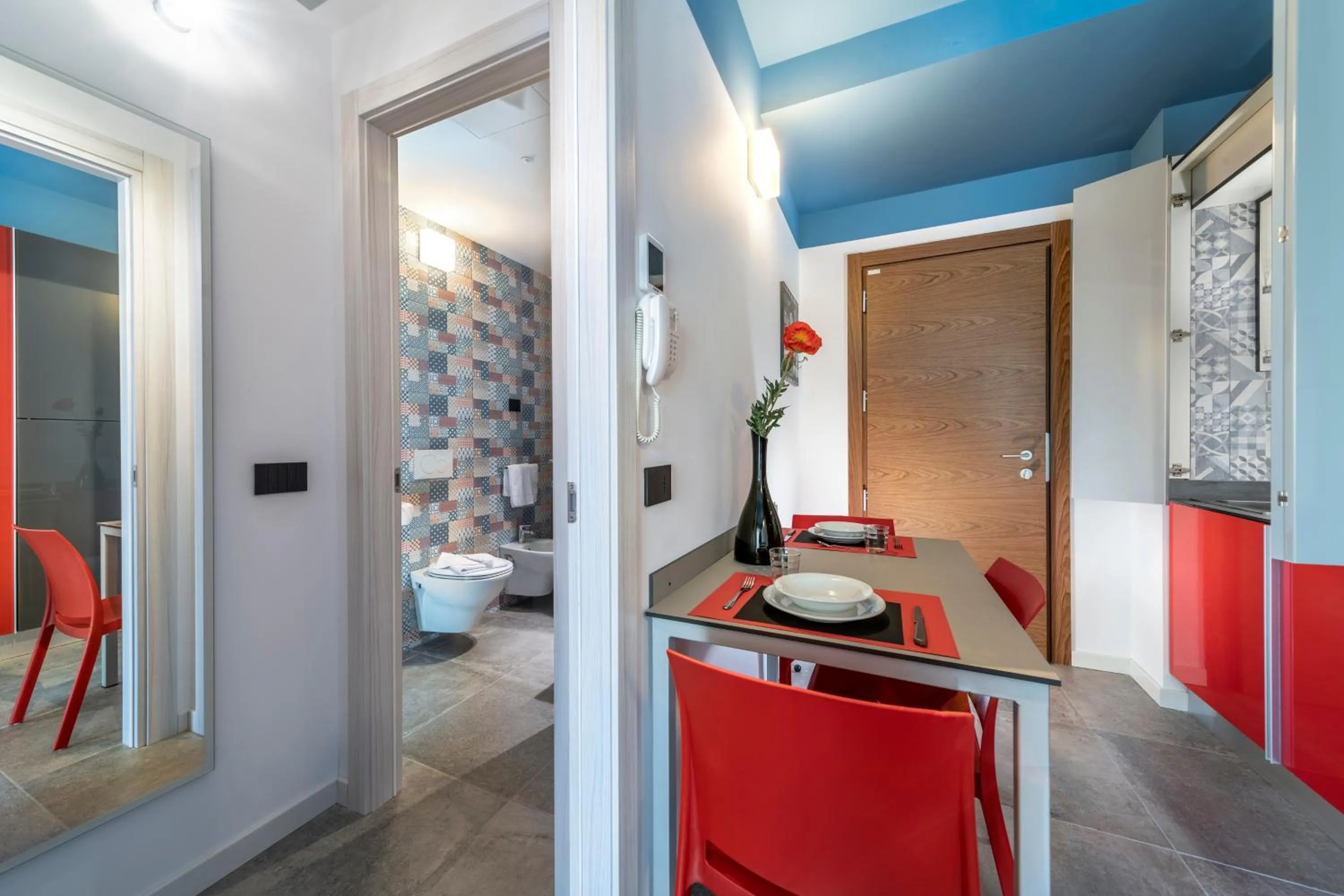 Bathroom in Residence Filmare