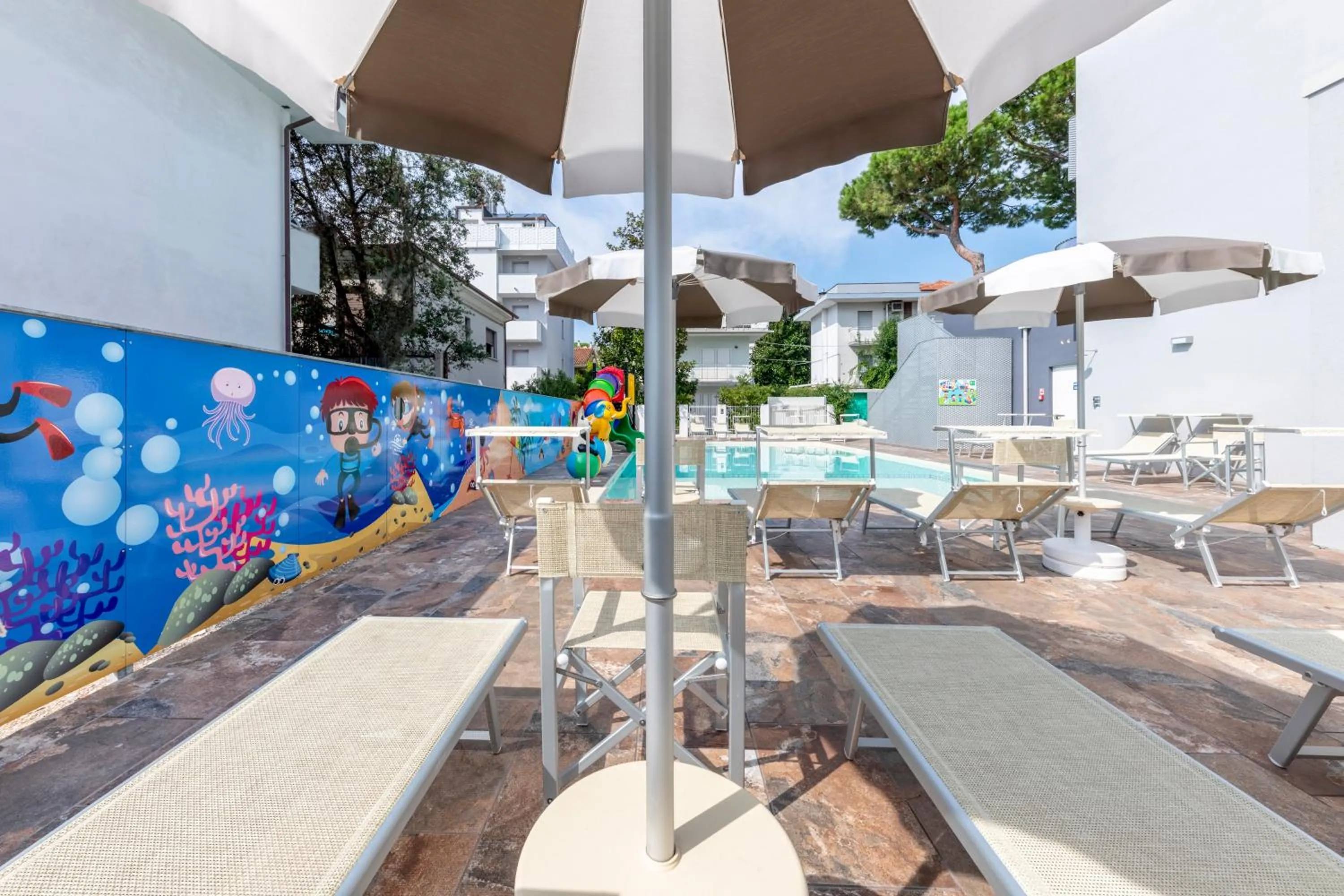 Patio in Residence Filmare