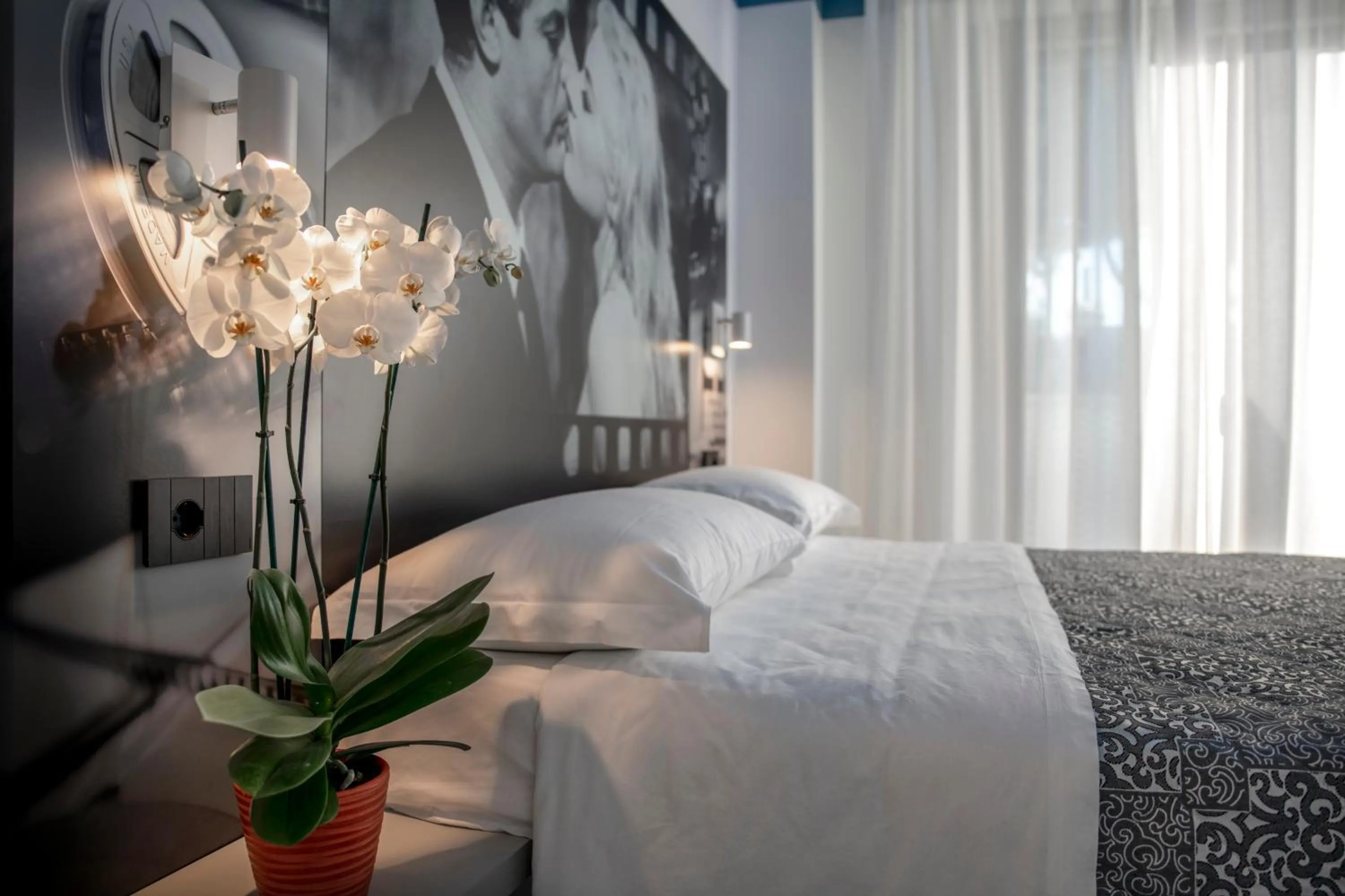 Bed in Residence Filmare