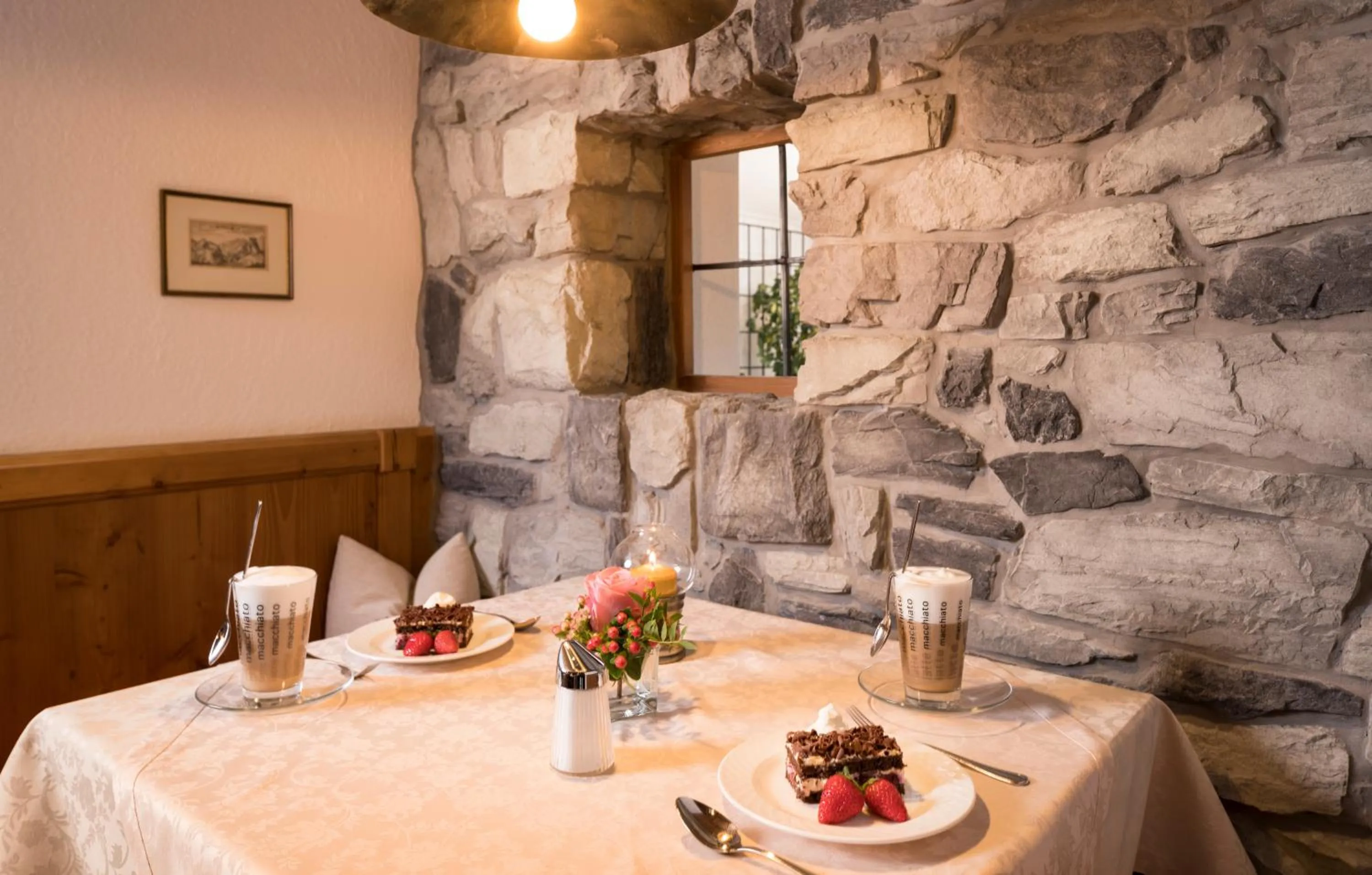 Restaurant/places to eat in Hotel Haymon