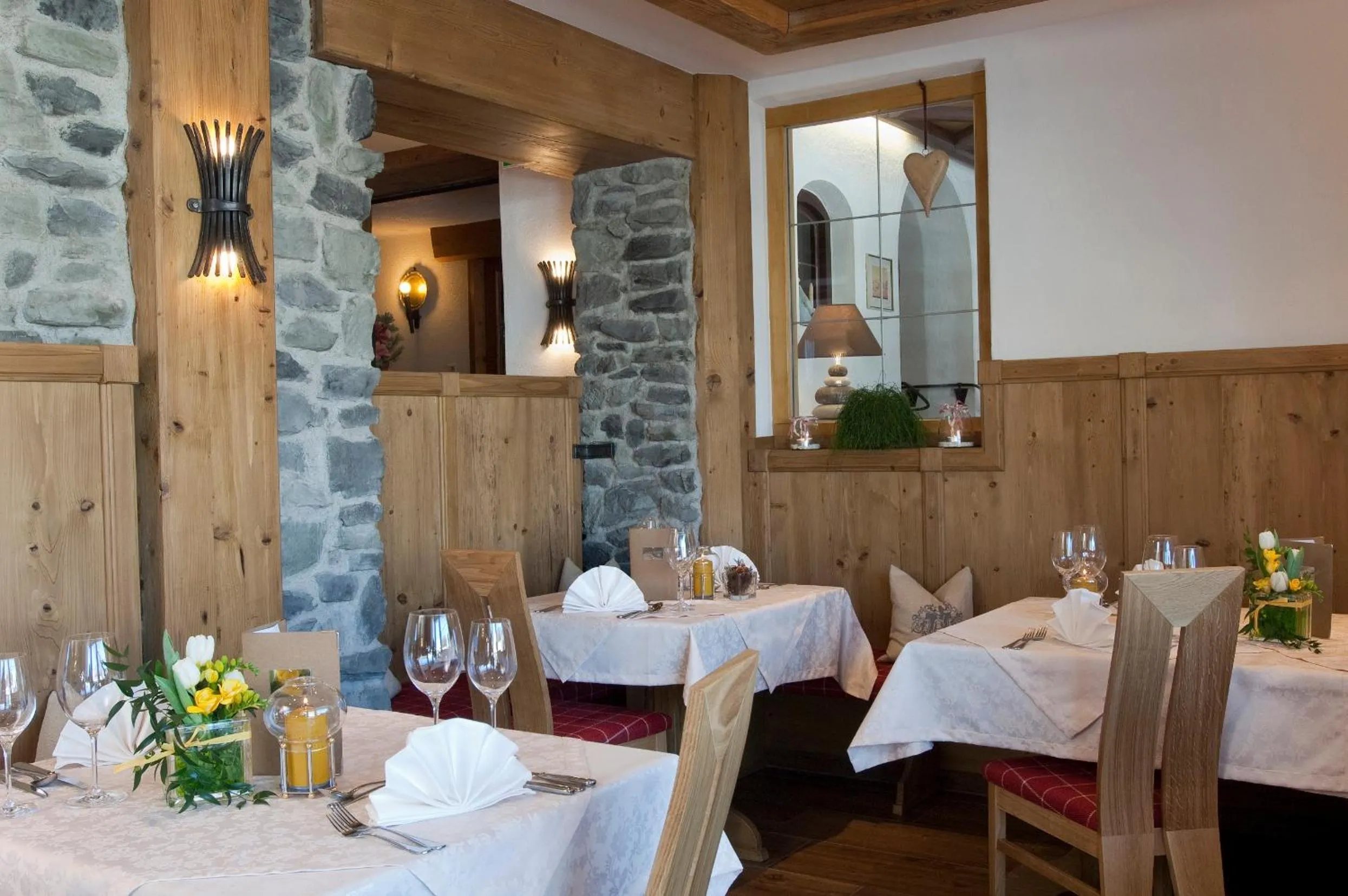 Restaurant/places to eat in Hotel Haymon