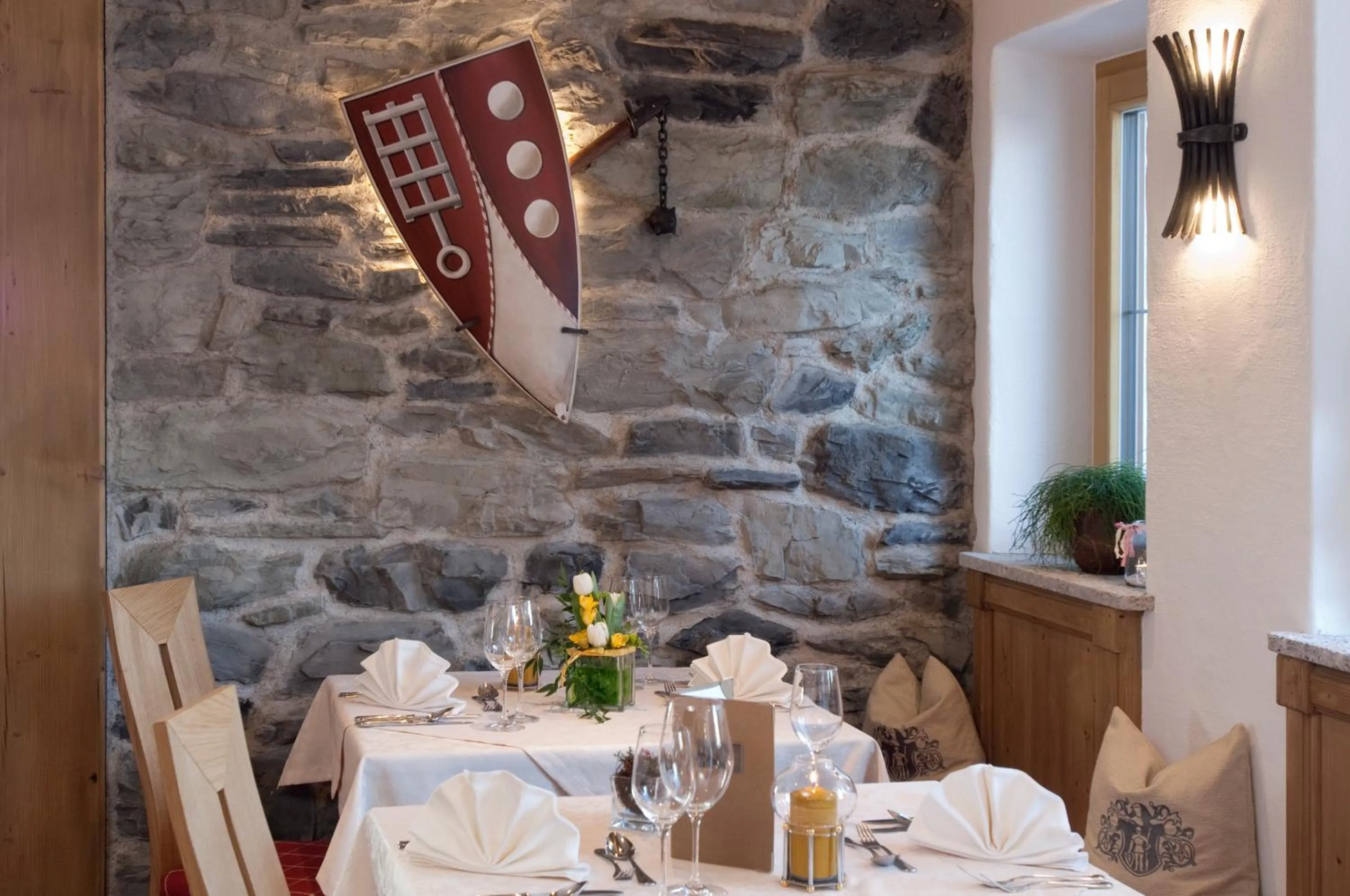 Restaurant/places to eat in Hotel Haymon