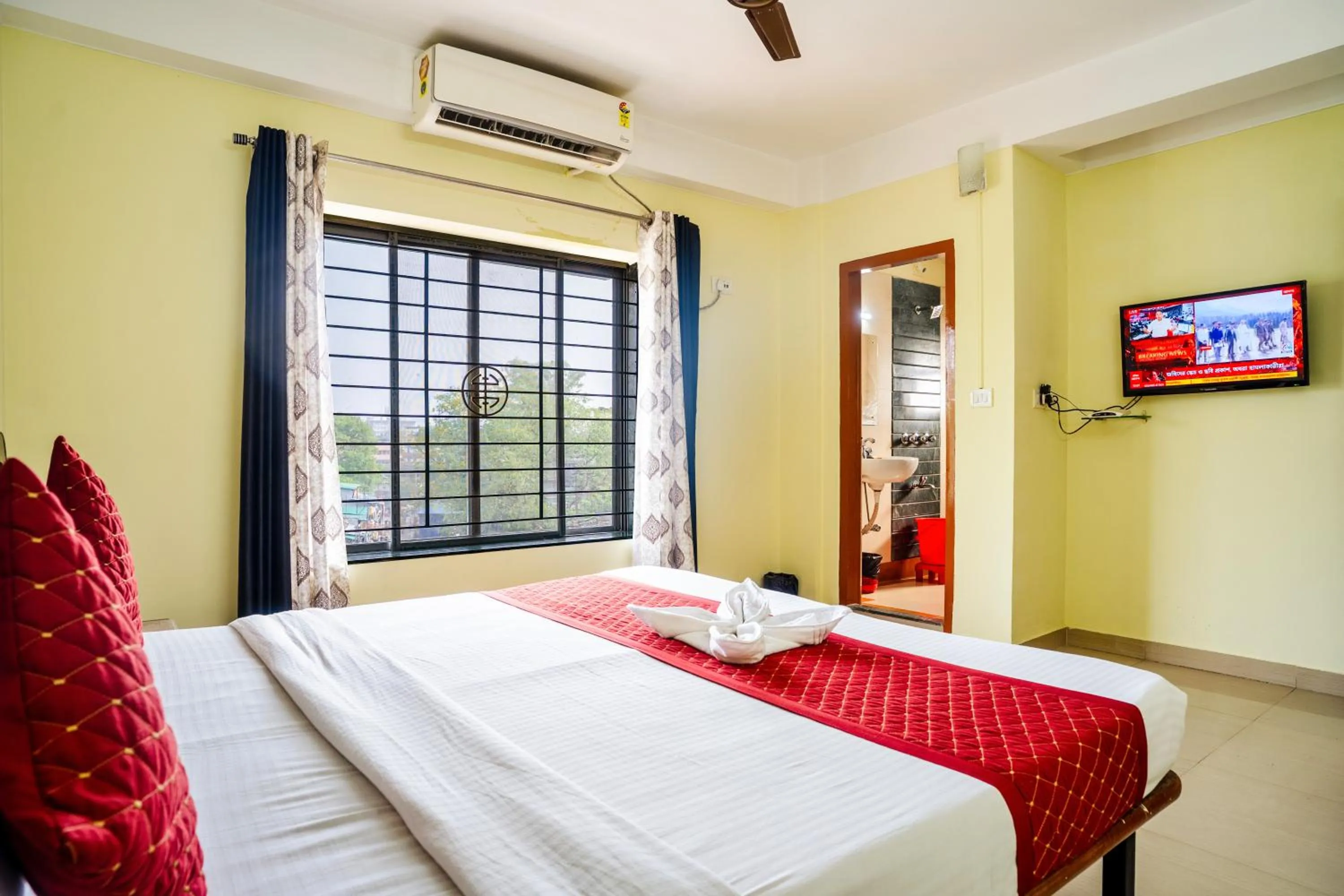 Bed in HOTEL NILADRII GALAXY