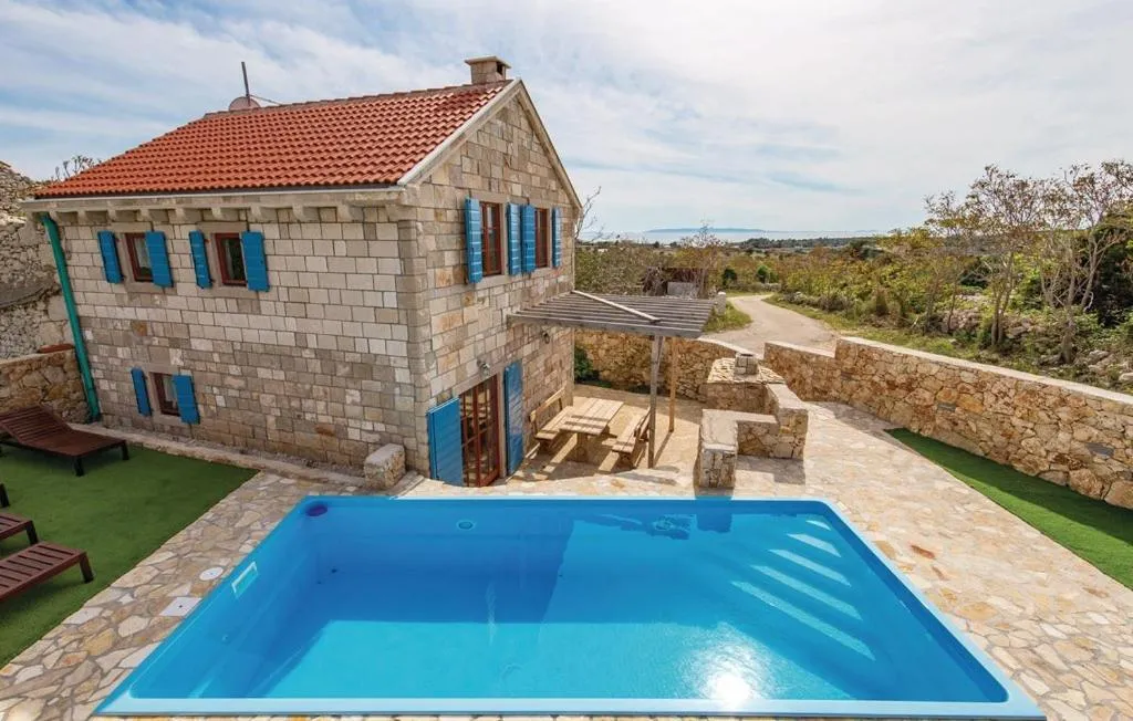 Mala Villa- private heated pool