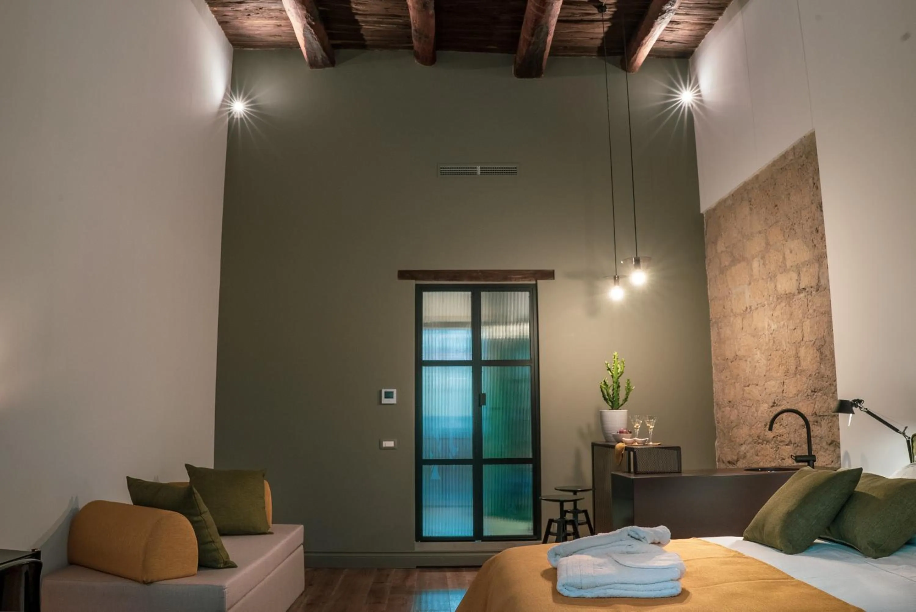 Photo of the whole room, Bed in Artemisia Domus - Centro Storico