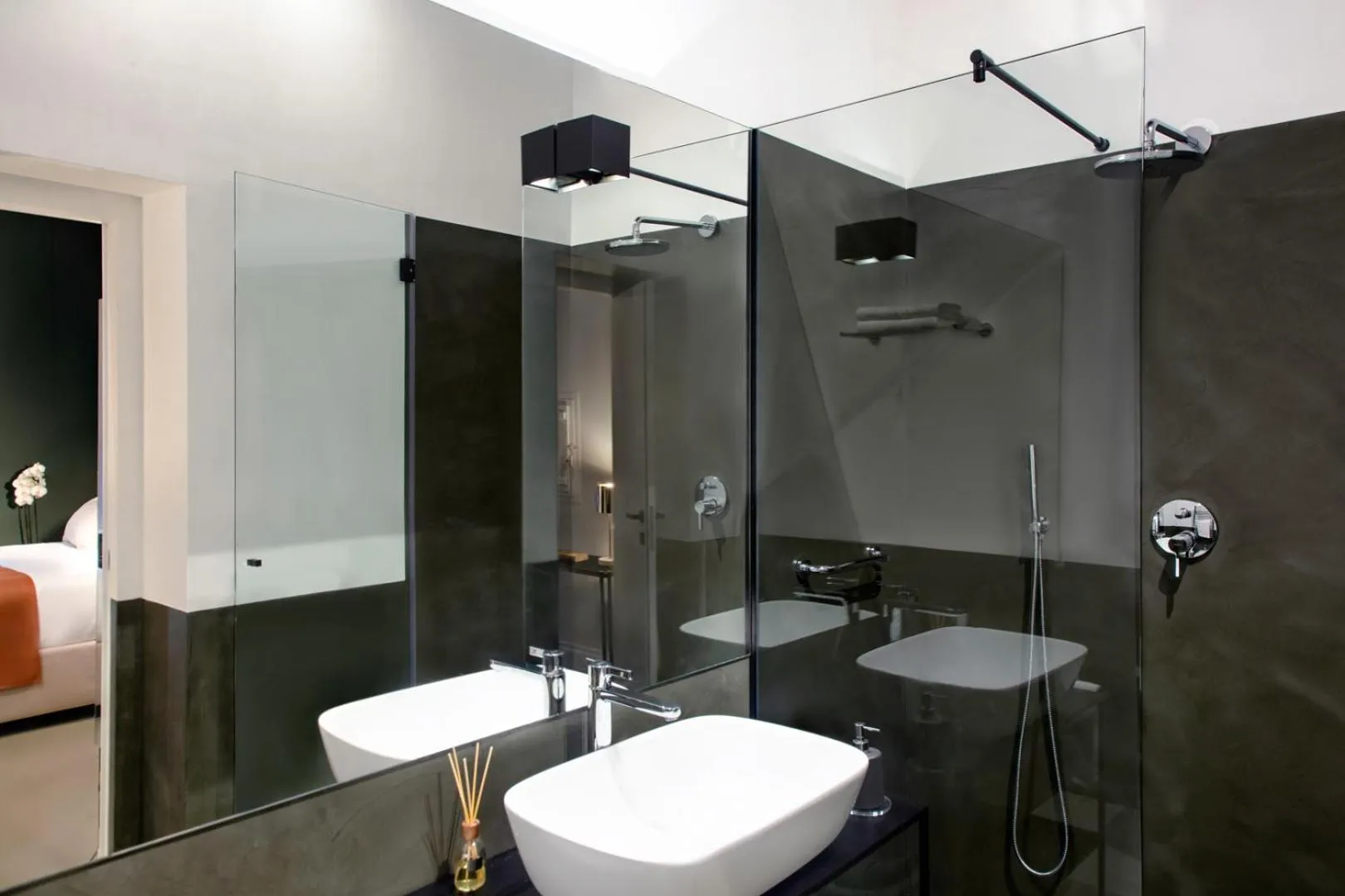 Shower in Artemisia Domus - Centro Storico