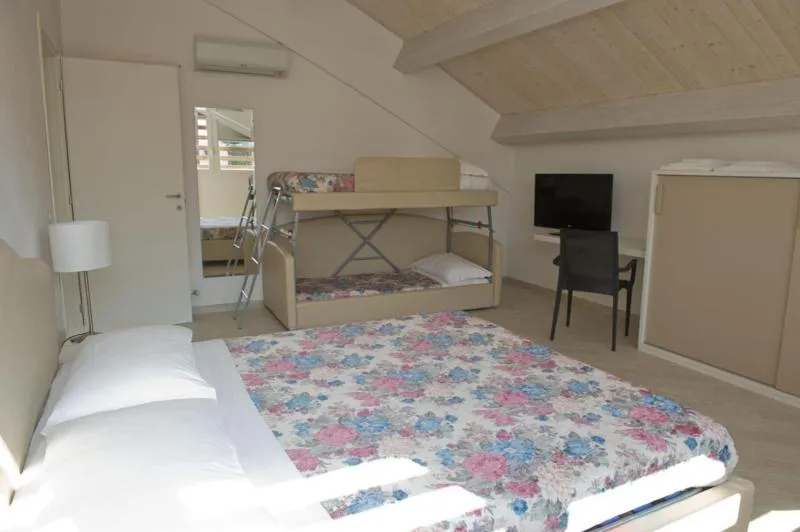 Large Quadruple Room  in Camera & Caffè Cenni