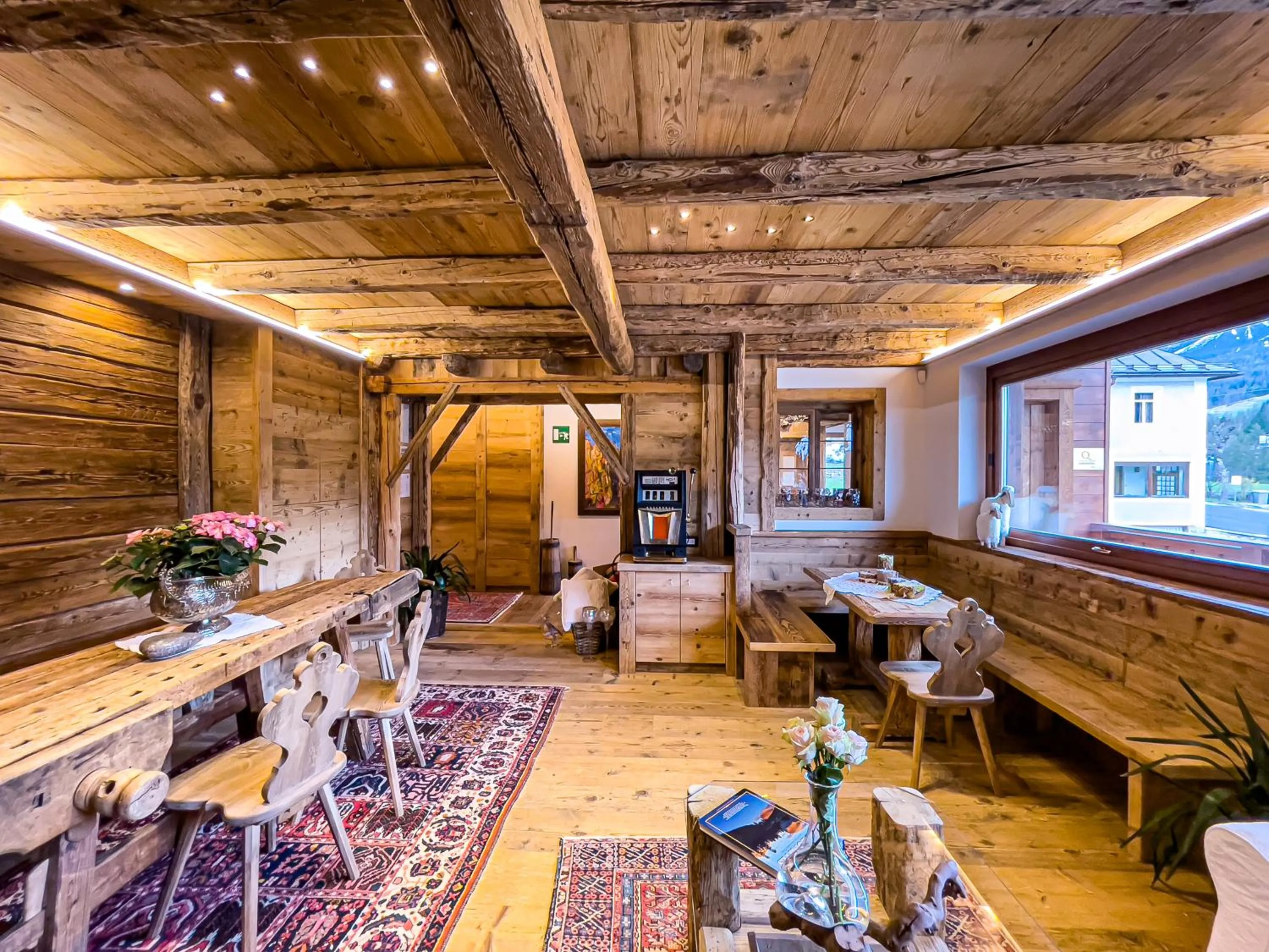 Communal lounge/ TV room in Hotel da Beppe Sello