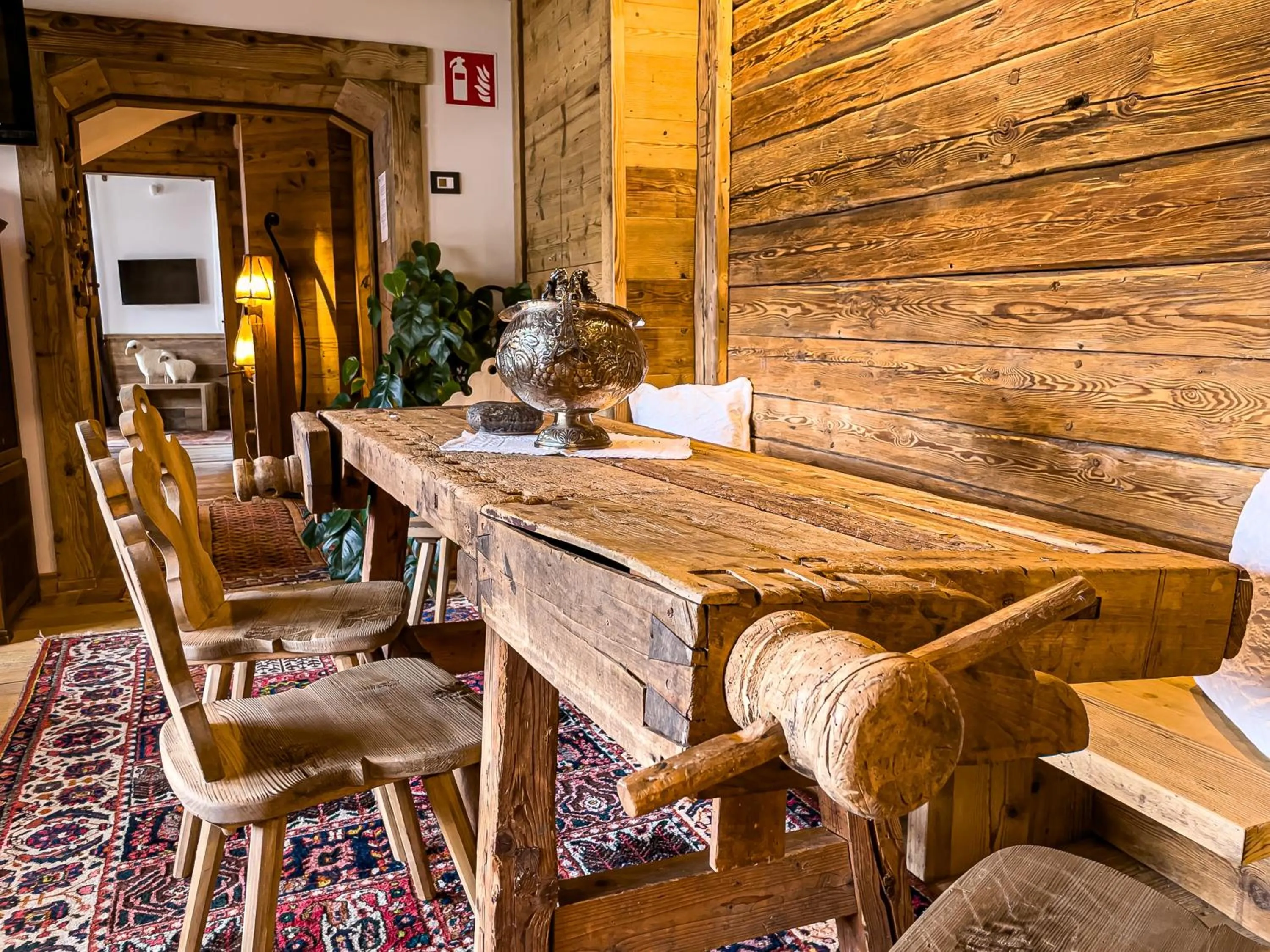 Communal lounge/ TV room in Hotel da Beppe Sello