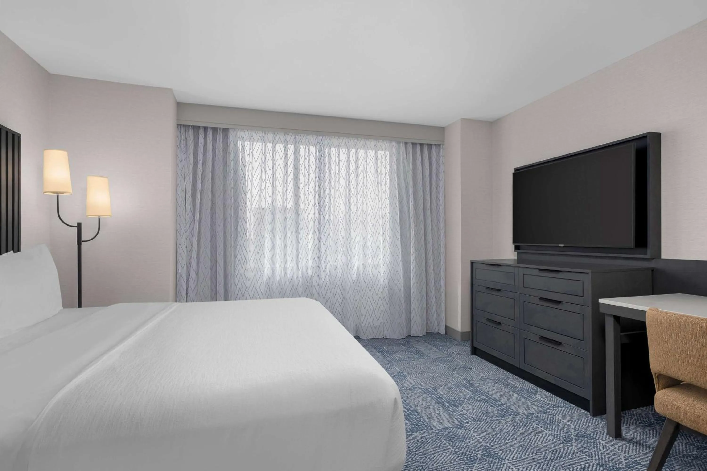 Bed in Embassy Suites by Hilton El Paso