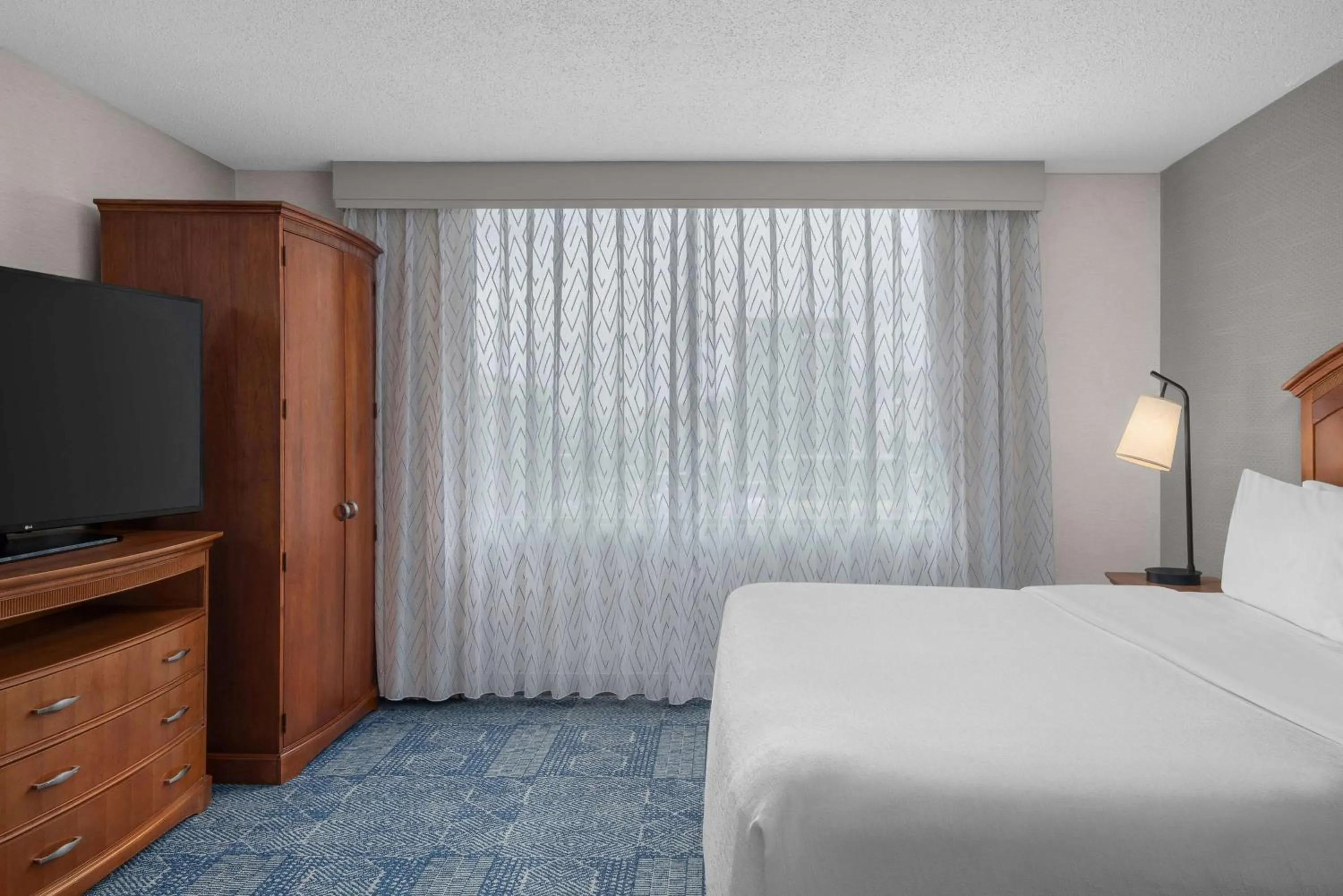 Bed in Embassy Suites by Hilton El Paso