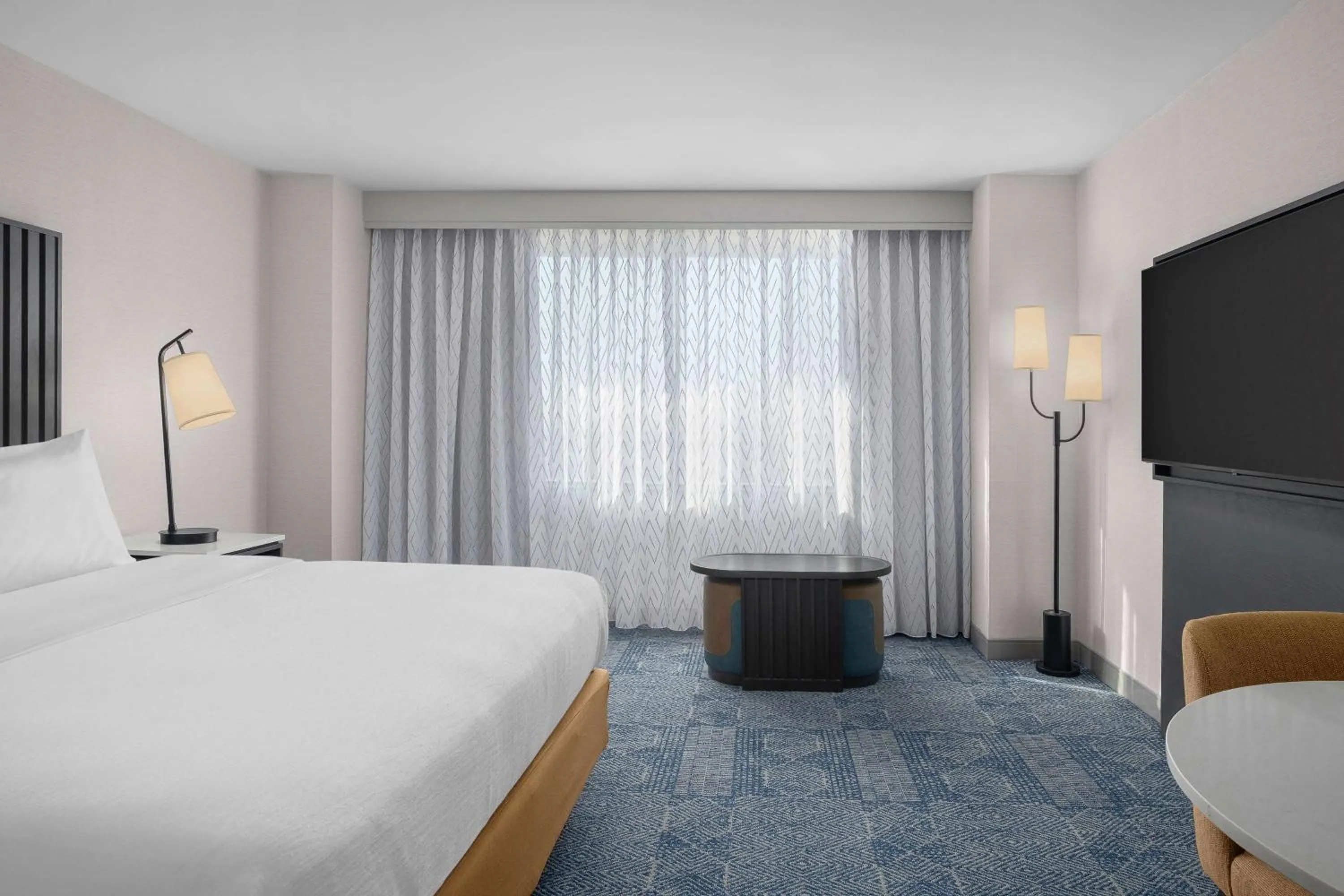 Bed in Embassy Suites by Hilton El Paso