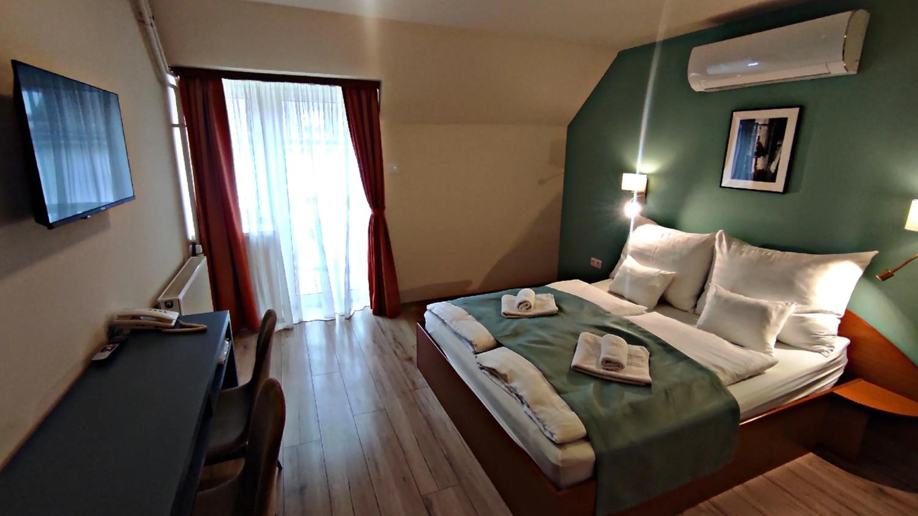 Photo of the whole room, Bed in Átrium Hotel Harkány