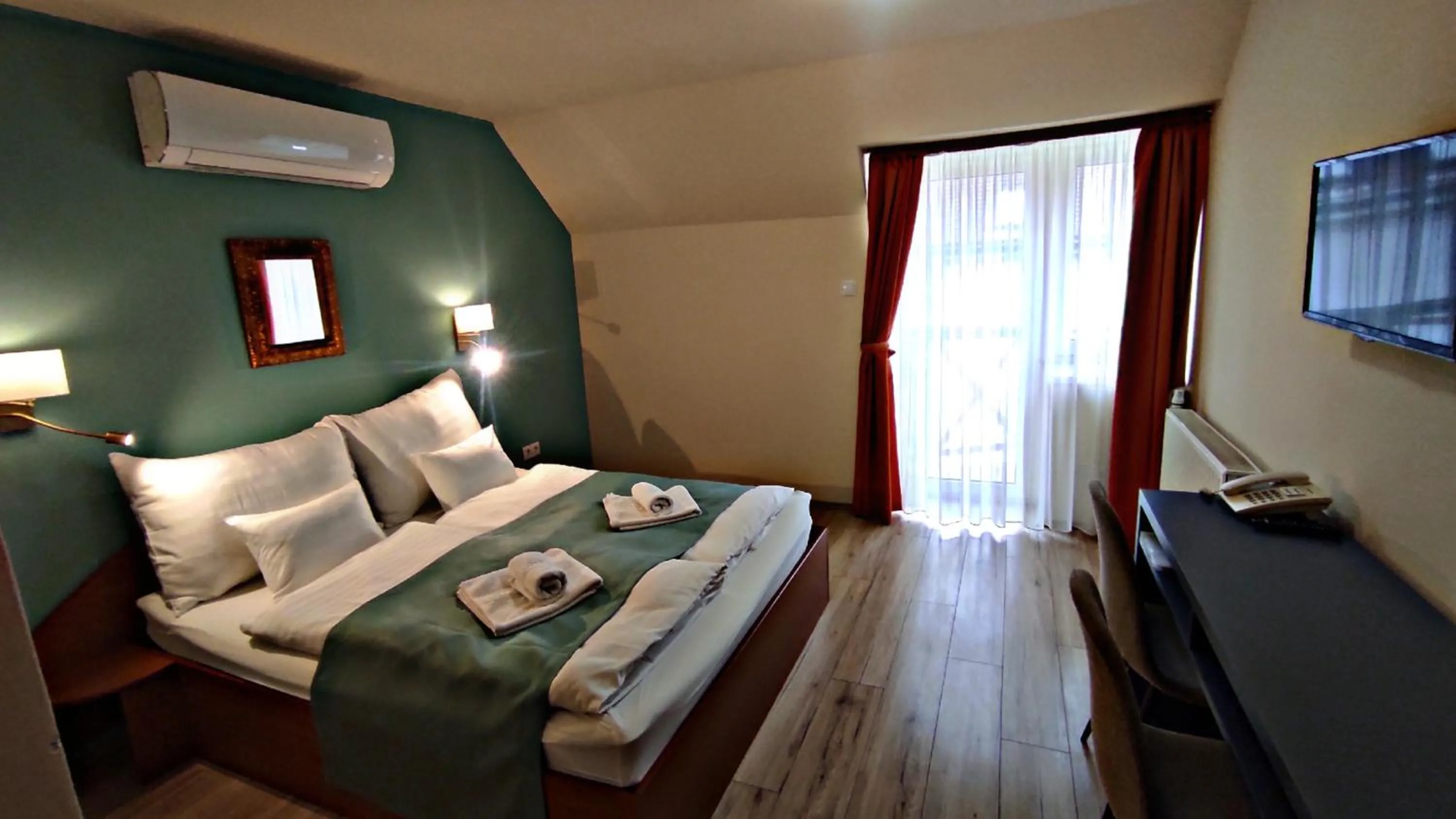 Photo of the whole room, Bed in Átrium Hotel Harkány
