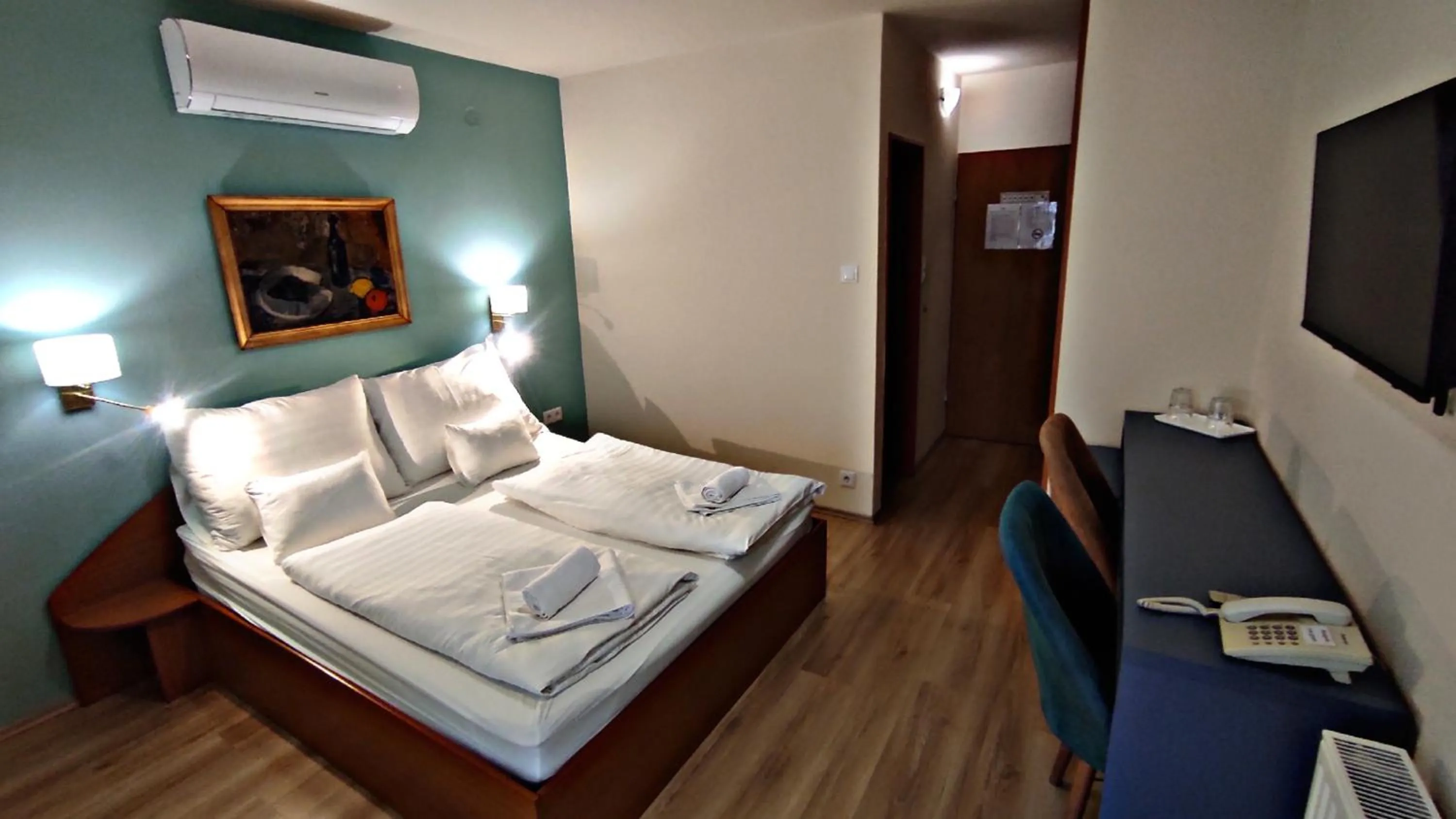 Photo of the whole room, Bed in Átrium Hotel Harkány