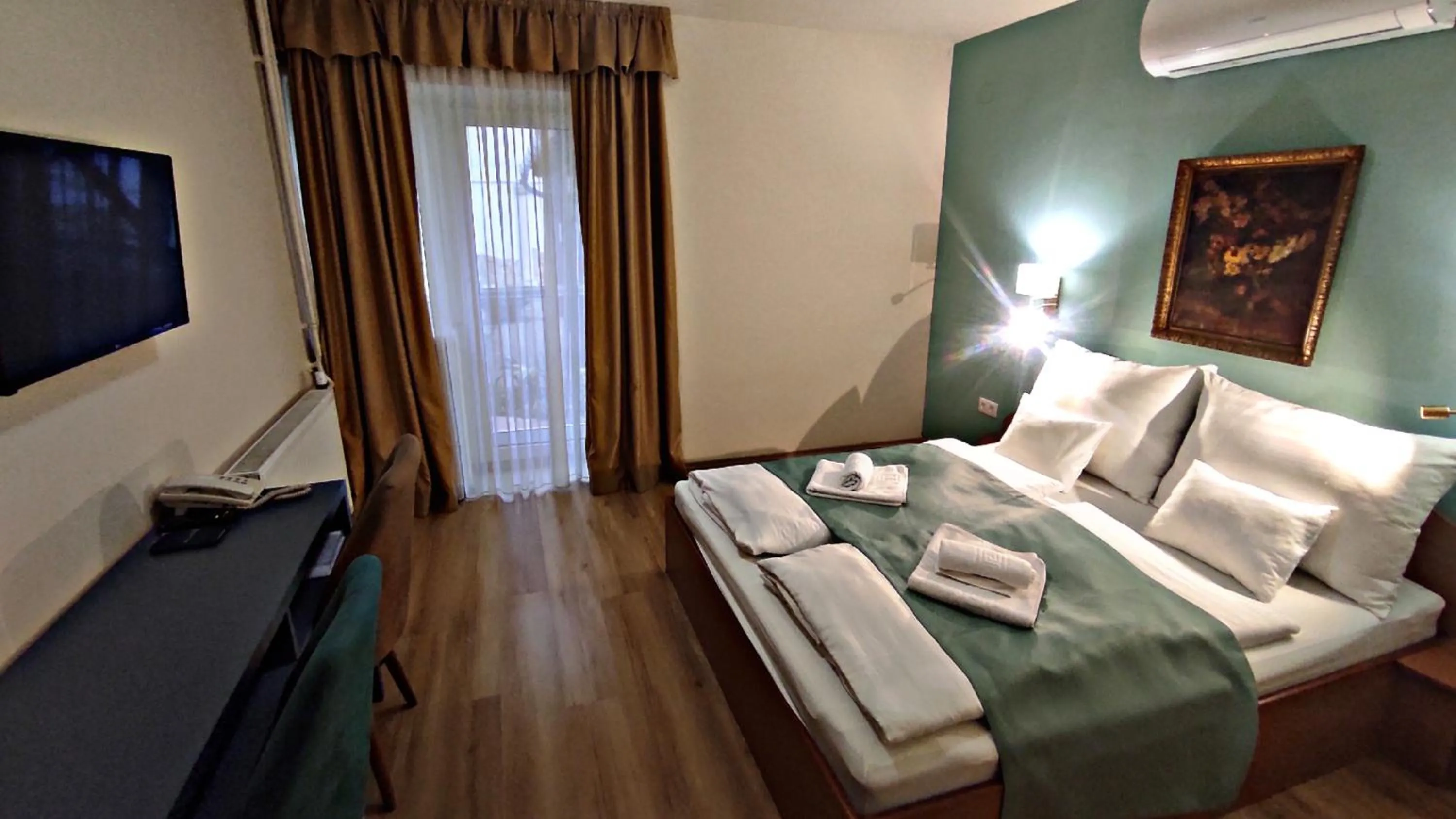 Photo of the whole room, Bed in Átrium Hotel Harkány