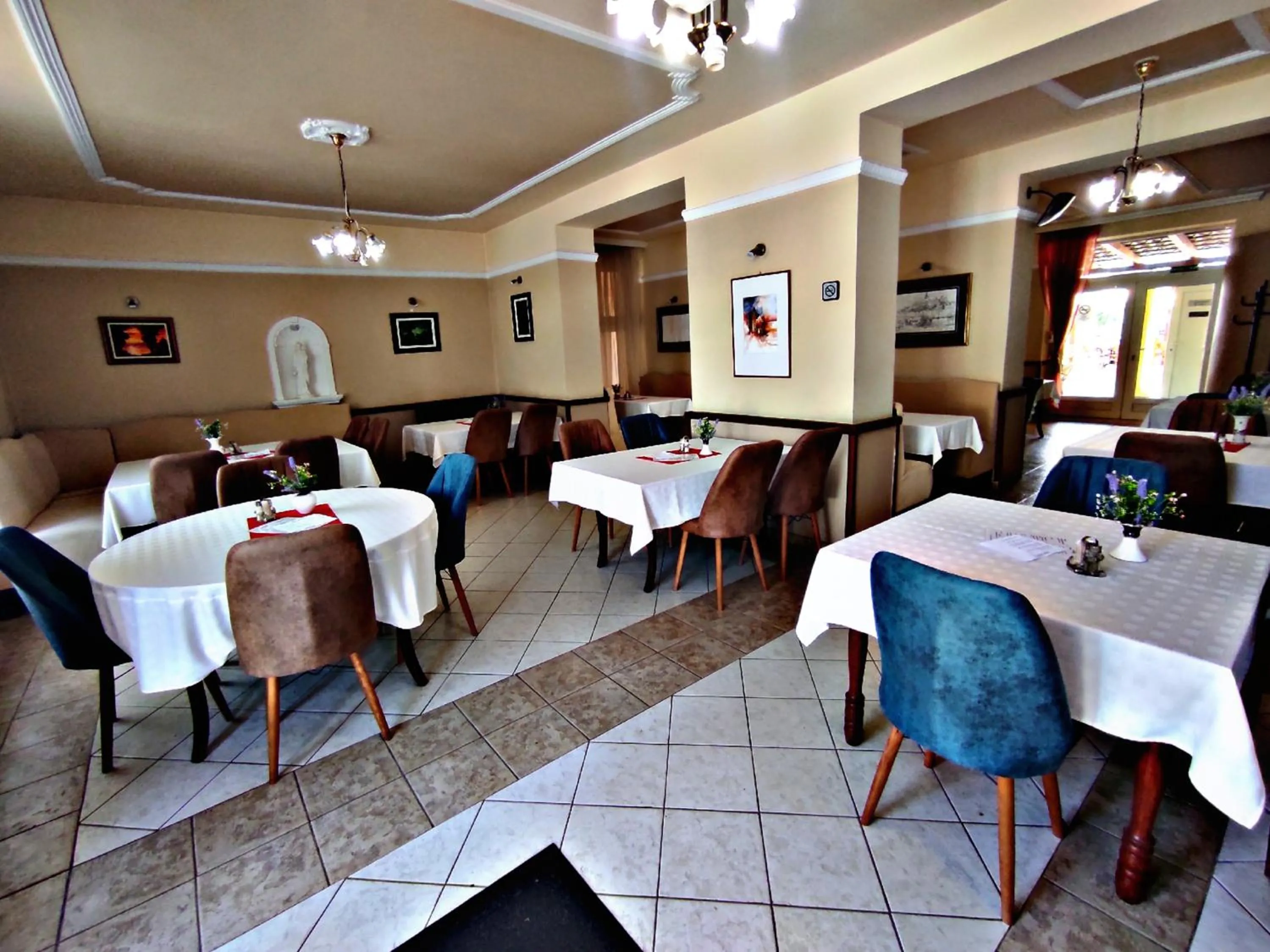 Restaurant/places to eat in Átrium Hotel Harkány