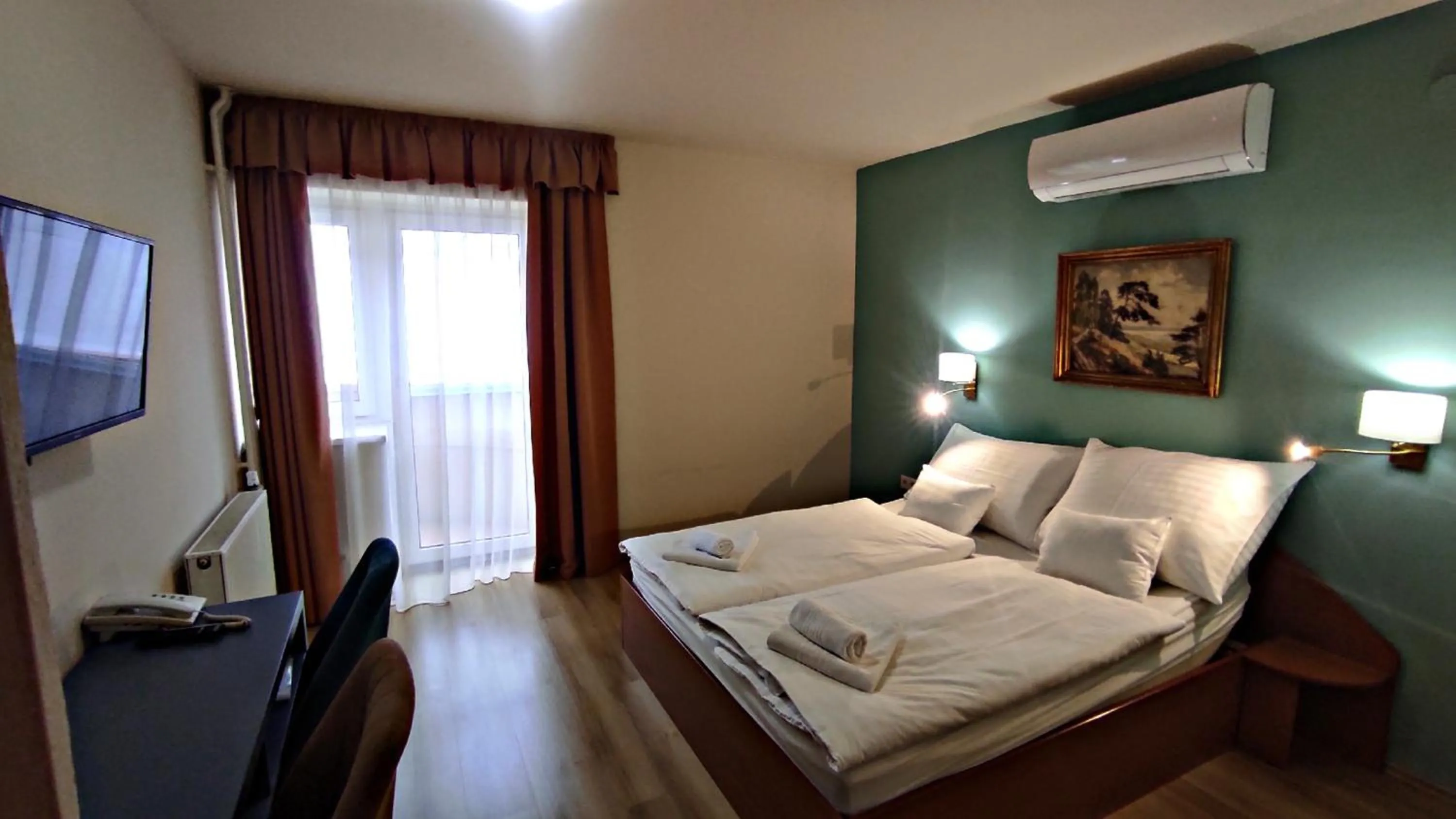 Photo of the whole room, Bed in Átrium Hotel Harkány
