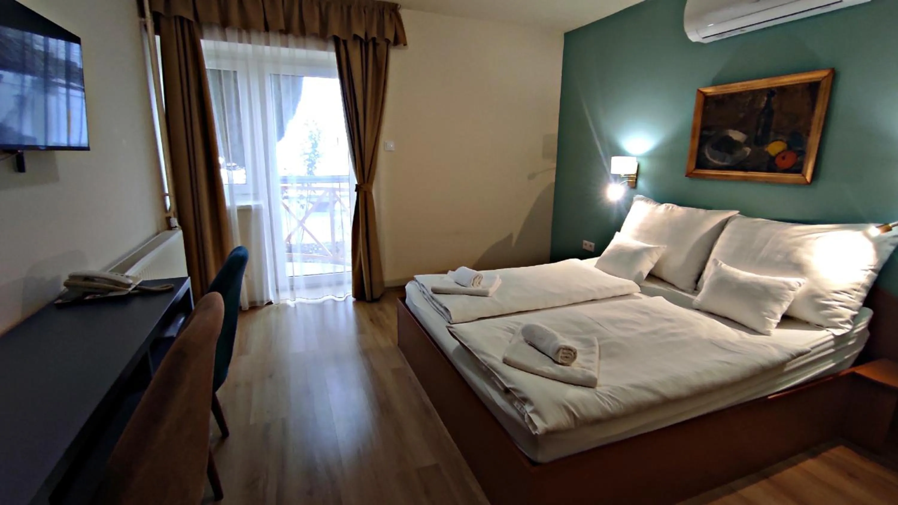Photo of the whole room, Bed in Átrium Hotel Harkány