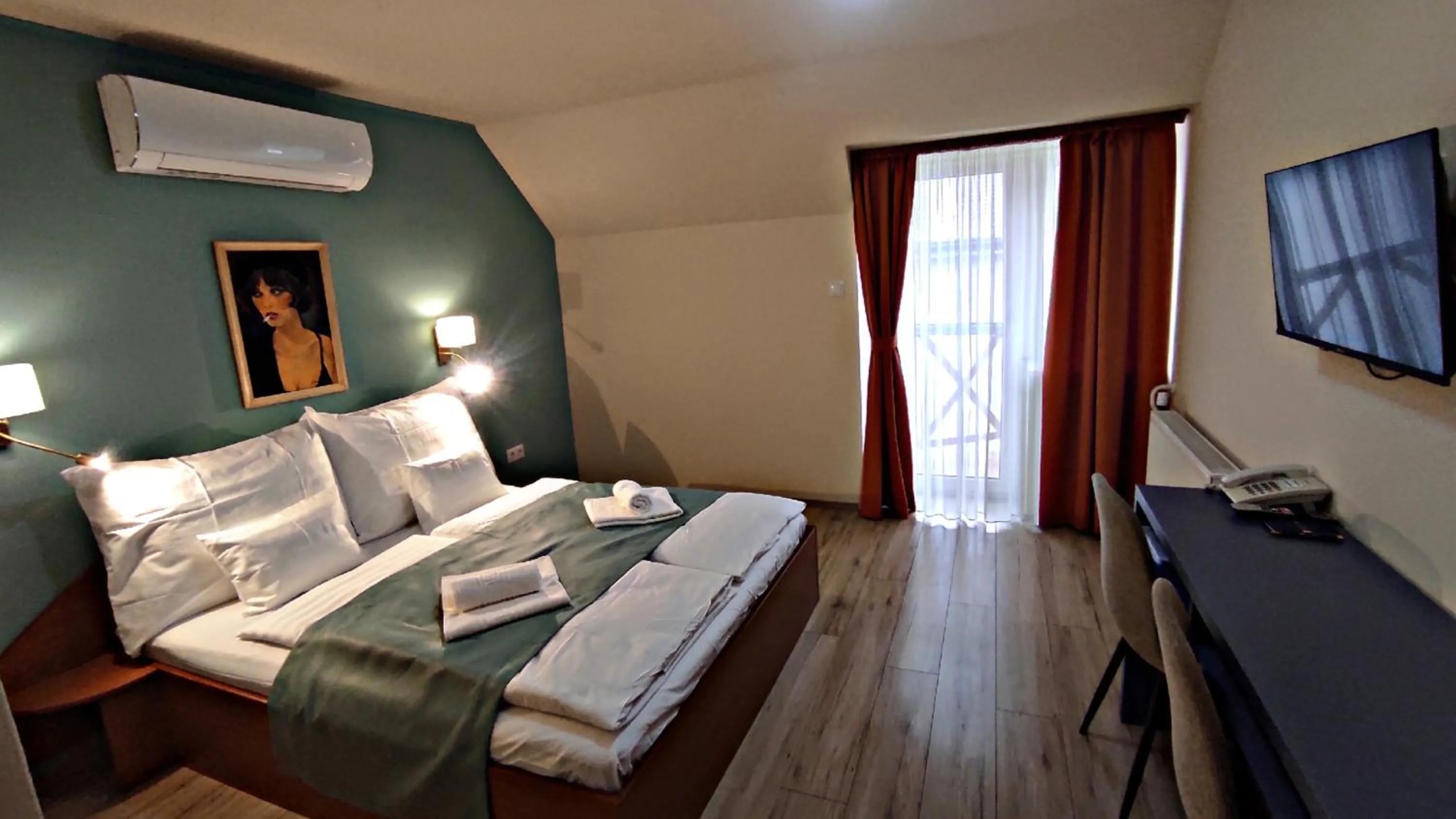 Photo of the whole room, Bed in Átrium Hotel Harkány