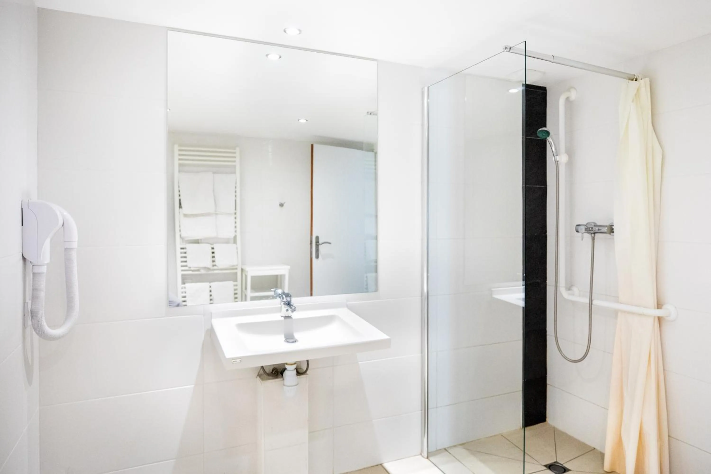 Bathroom in SOWELL RESIDENCES Pierre Blanche