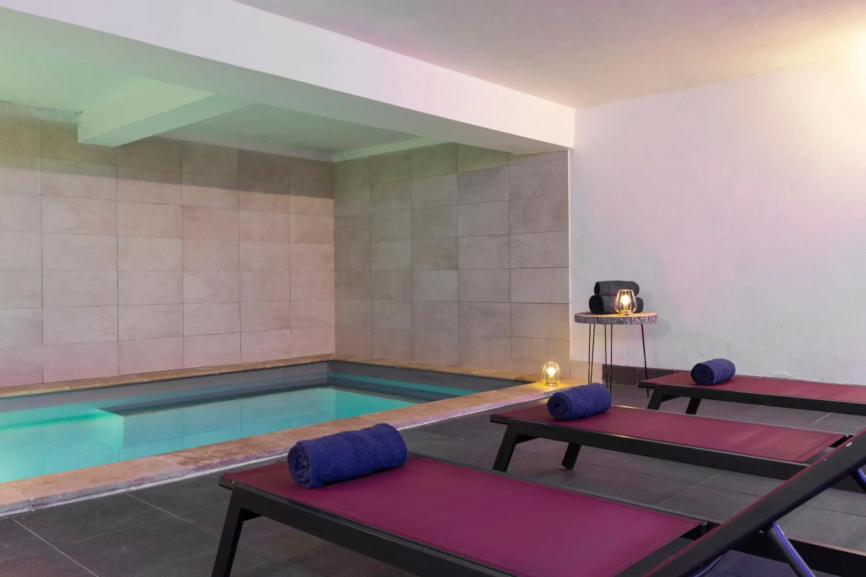 Swimming pool in SOWELL RESIDENCES Pierre Blanche Swimming pool in SOWELL RESIDENCES Pierre Blanche