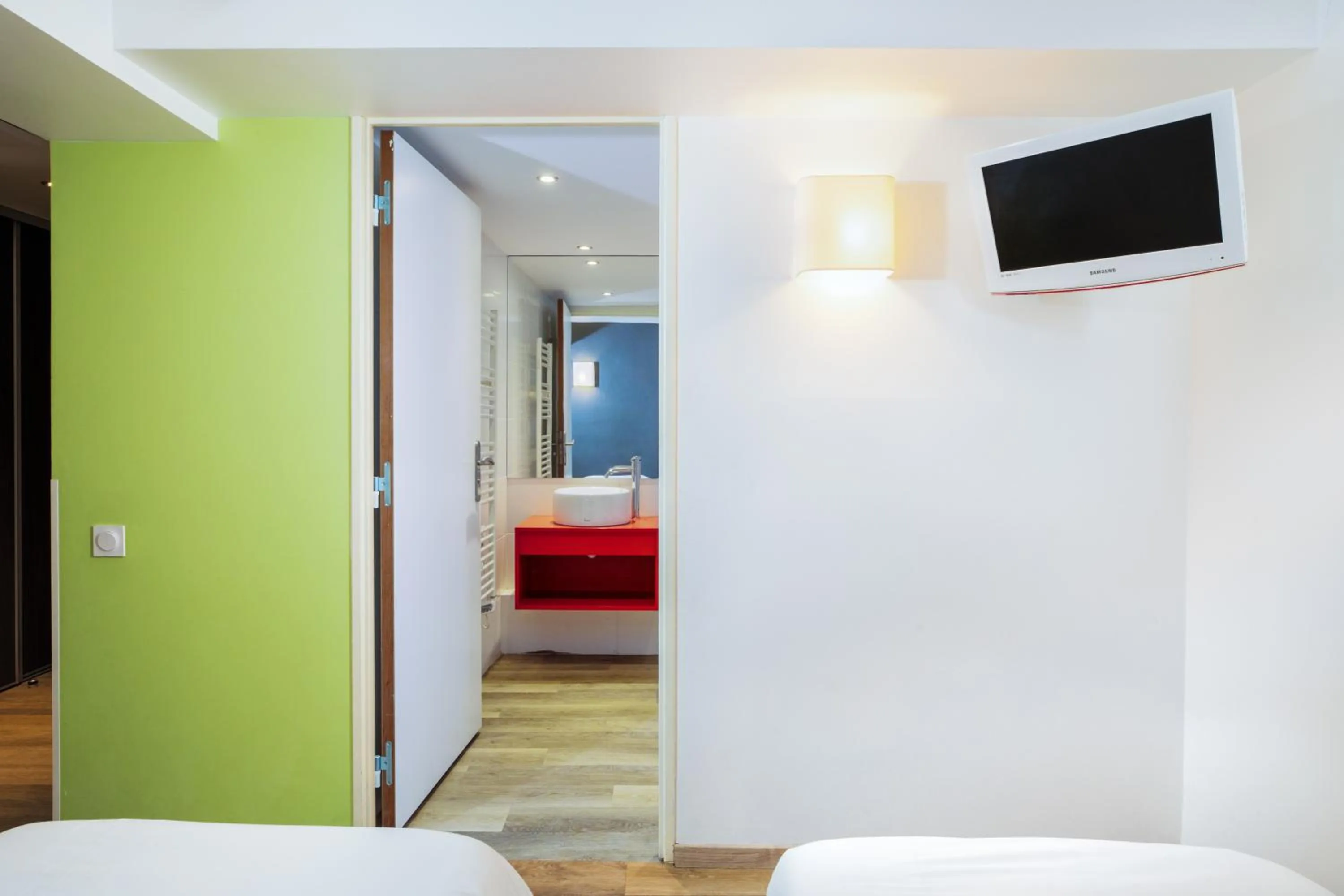 Bathroom, Bed in SOWELL RESIDENCES Pierre Blanche