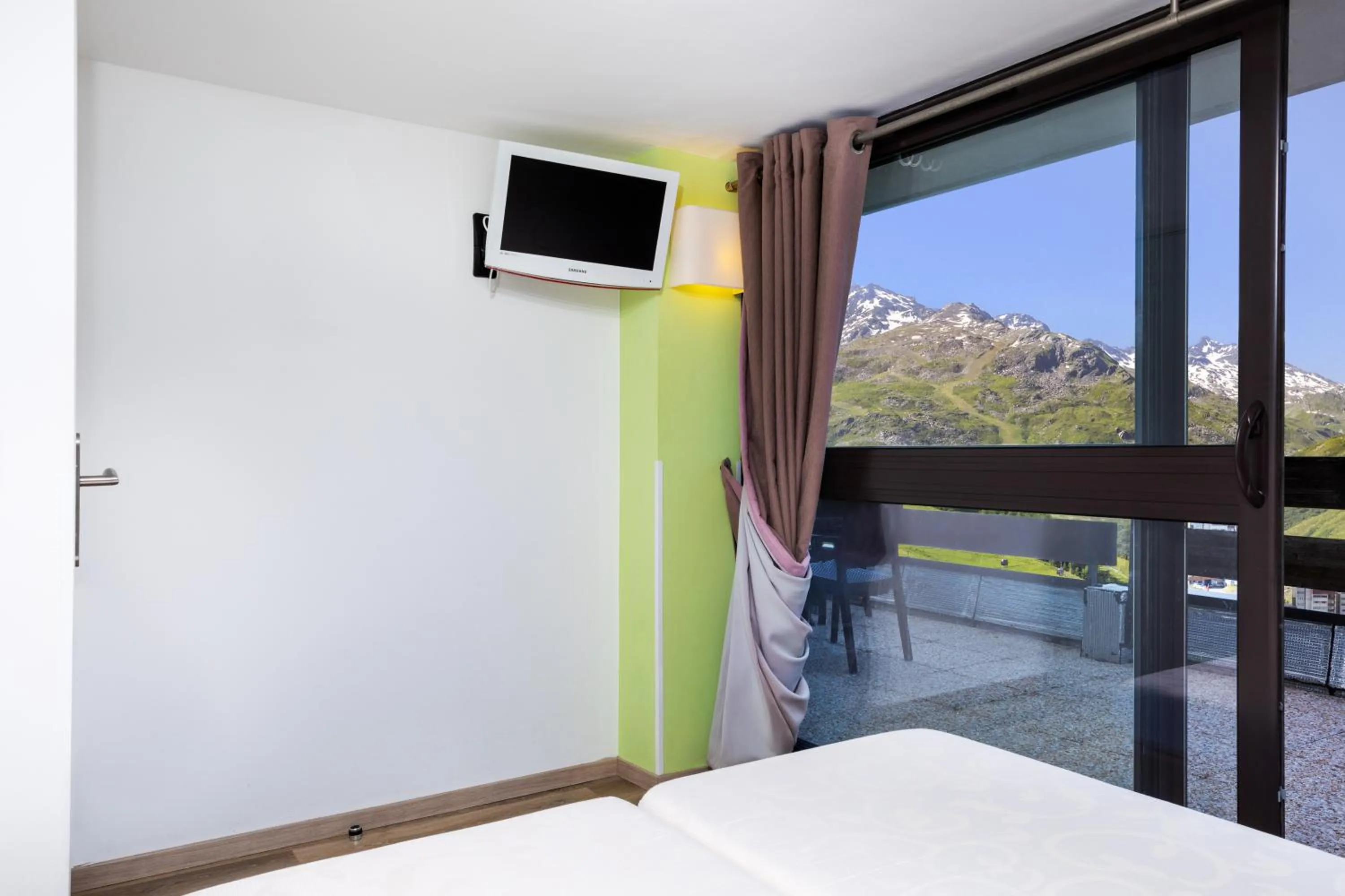 Balcony/Terrace, Bed in SOWELL RESIDENCES Pierre Blanche