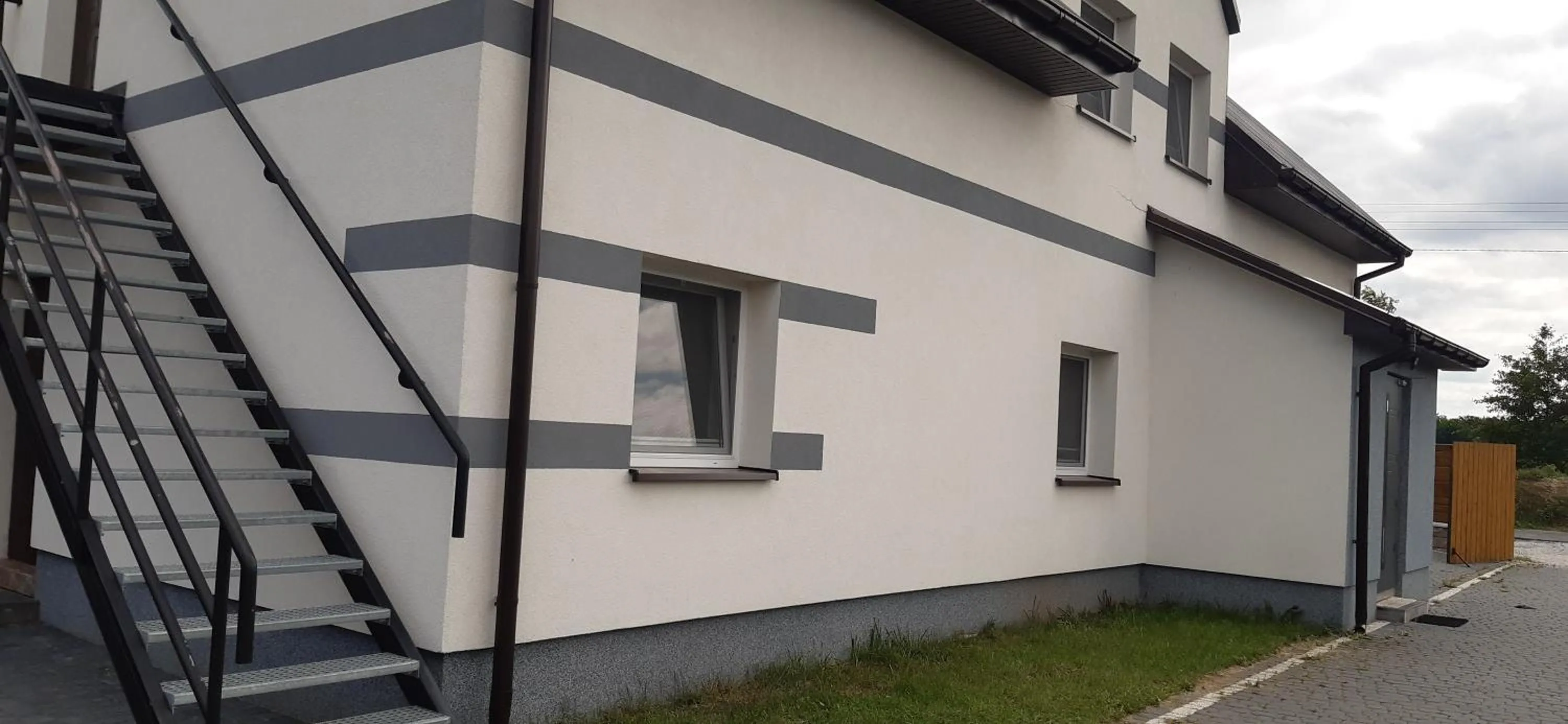 Property building in Pokoje blisko SUNTAGO