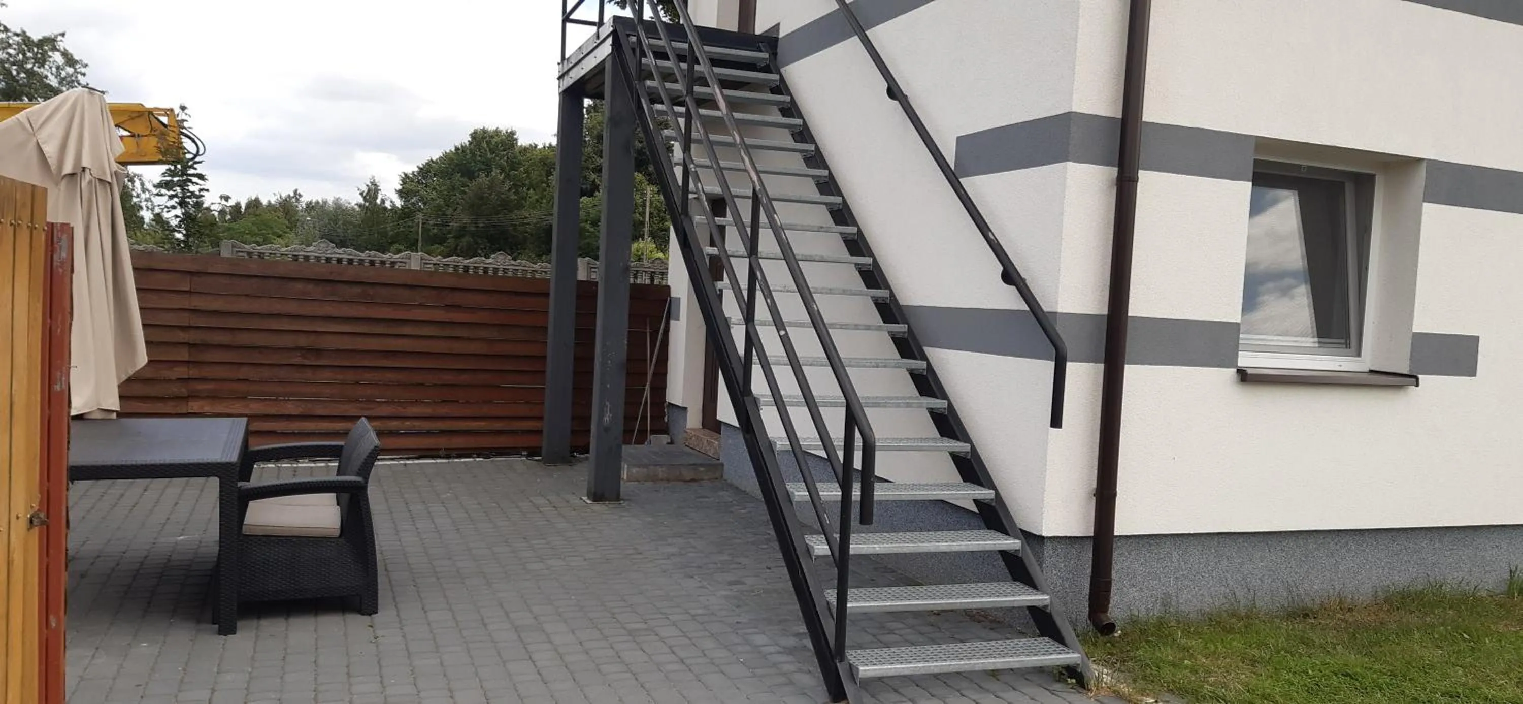 Property building in Pokoje blisko SUNTAGO