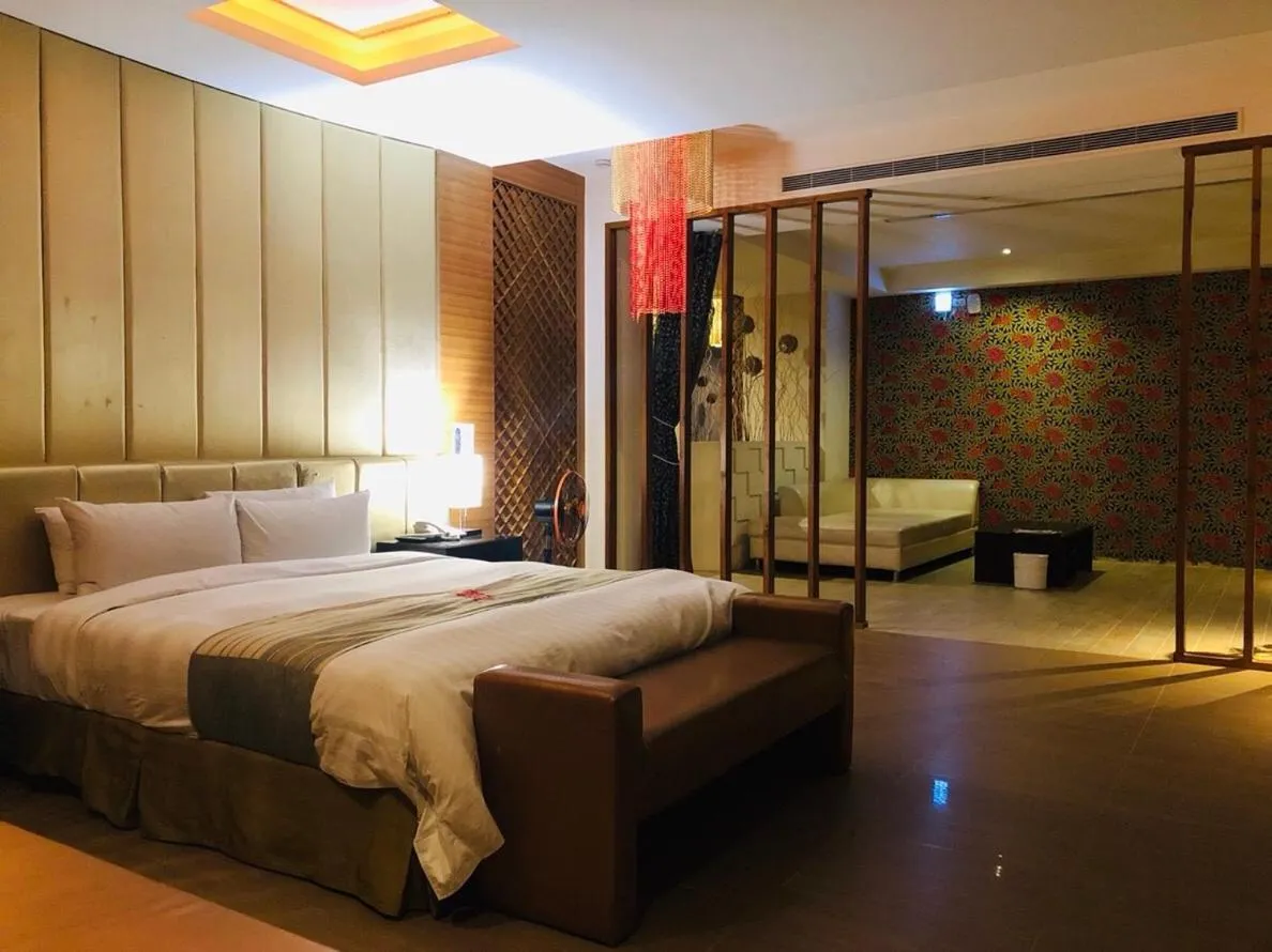 Bed in Hip Spa Motel