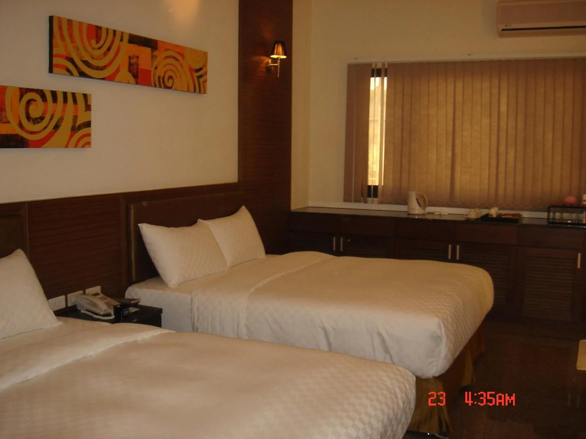 Bed in Hip Spa Motel