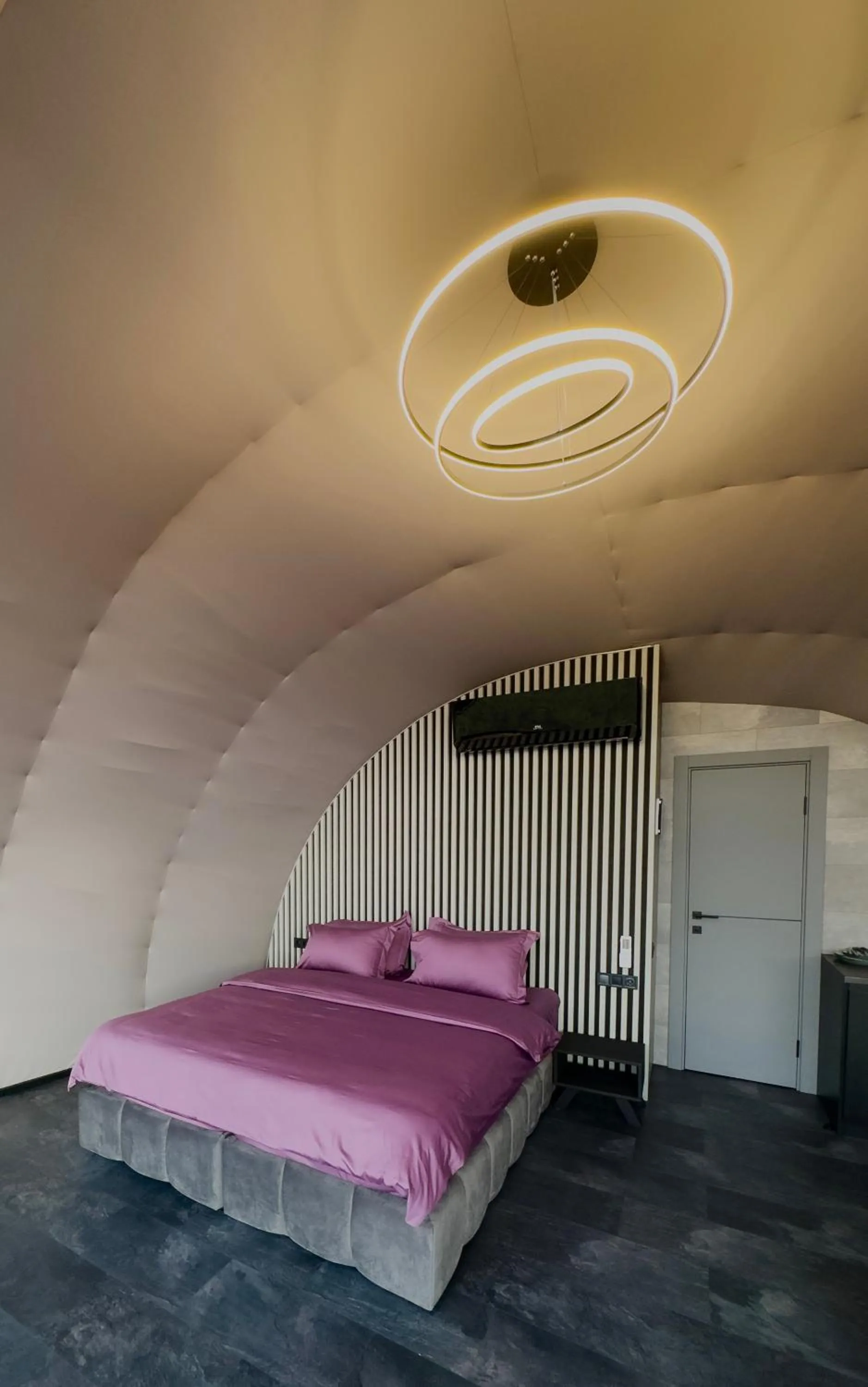 Bed in Wellland Hotel