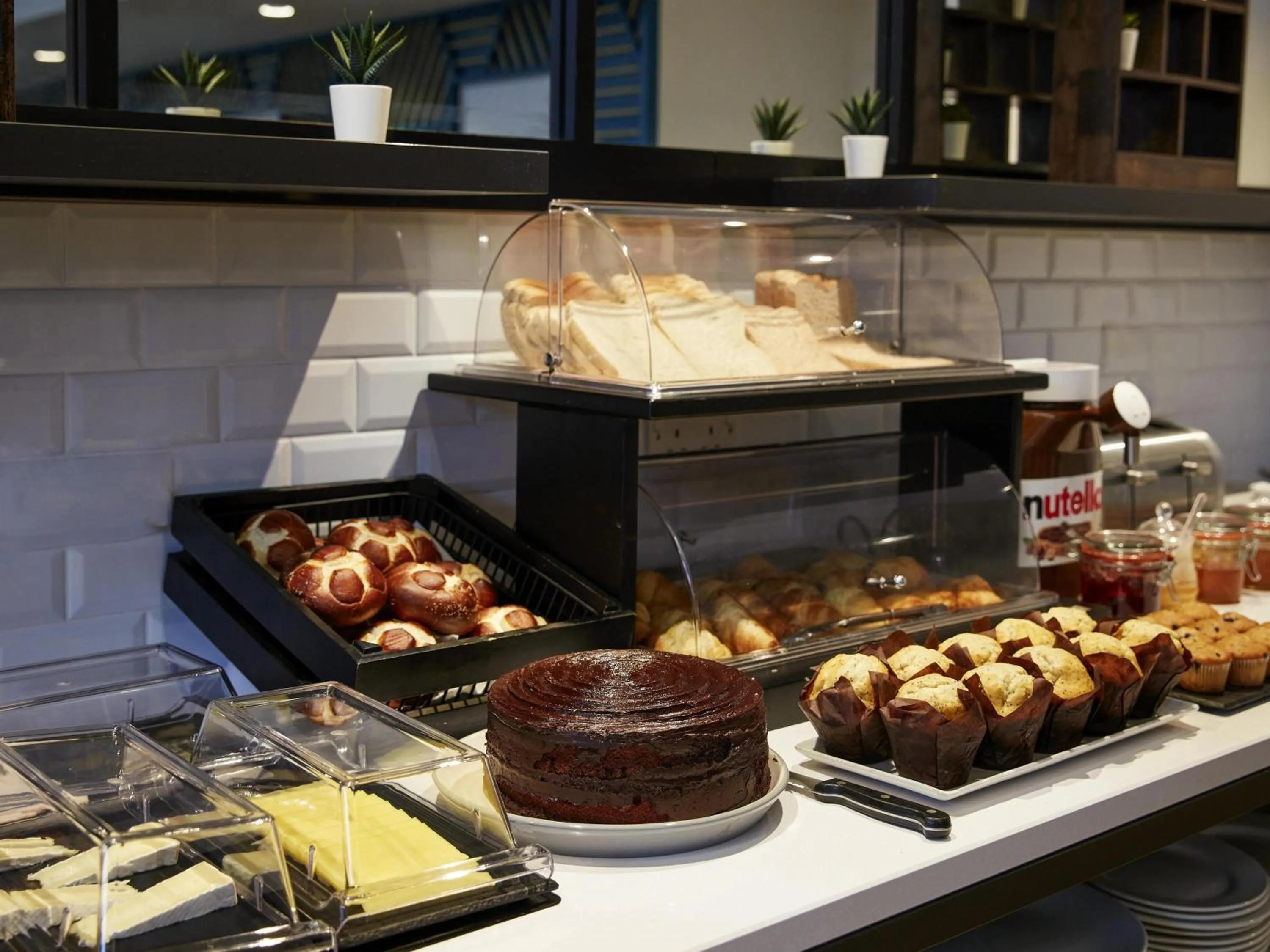 Breakfast in Aparthotel Adagio Liverpool City Centre