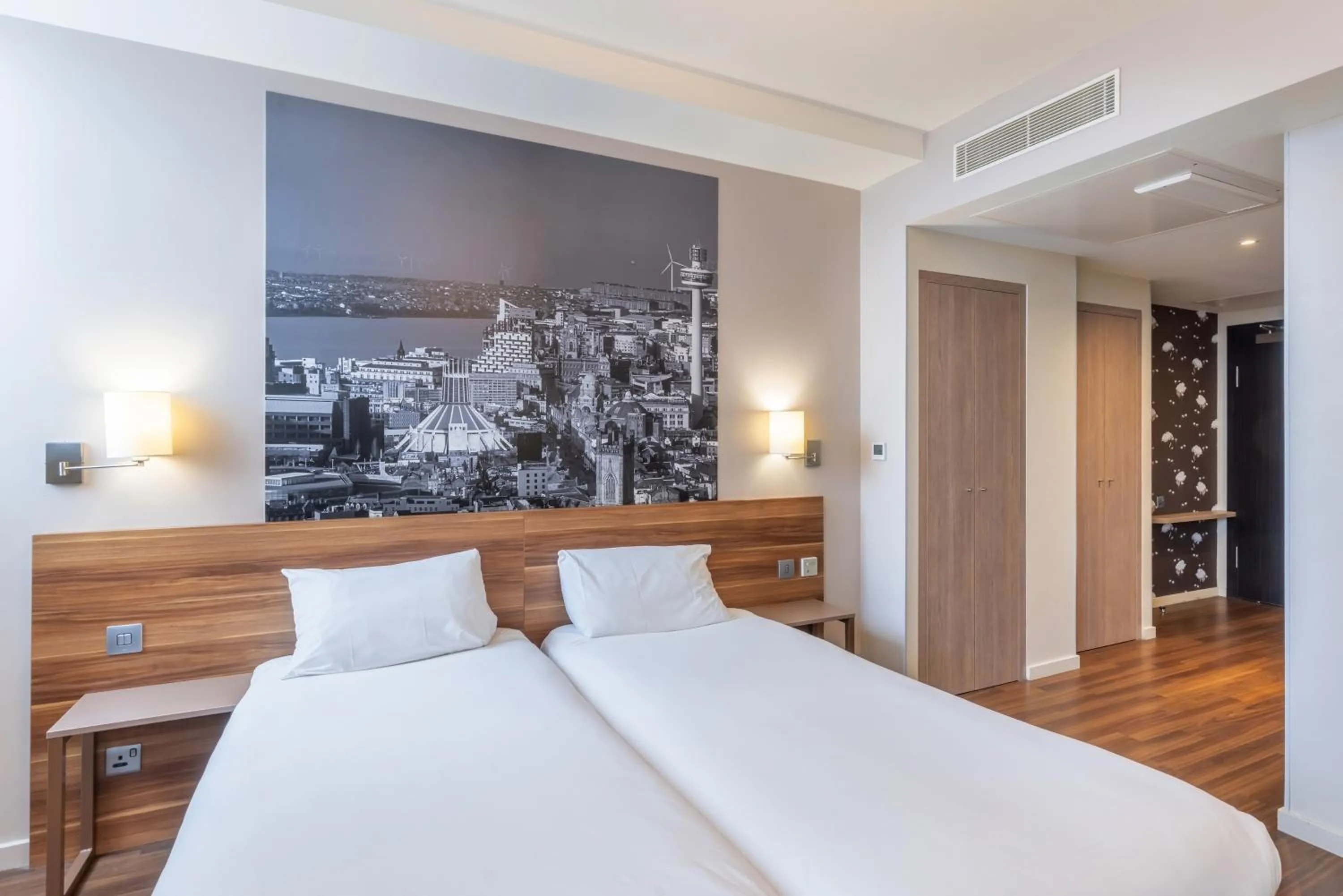 Bed in Aparthotel Adagio Liverpool City Centre