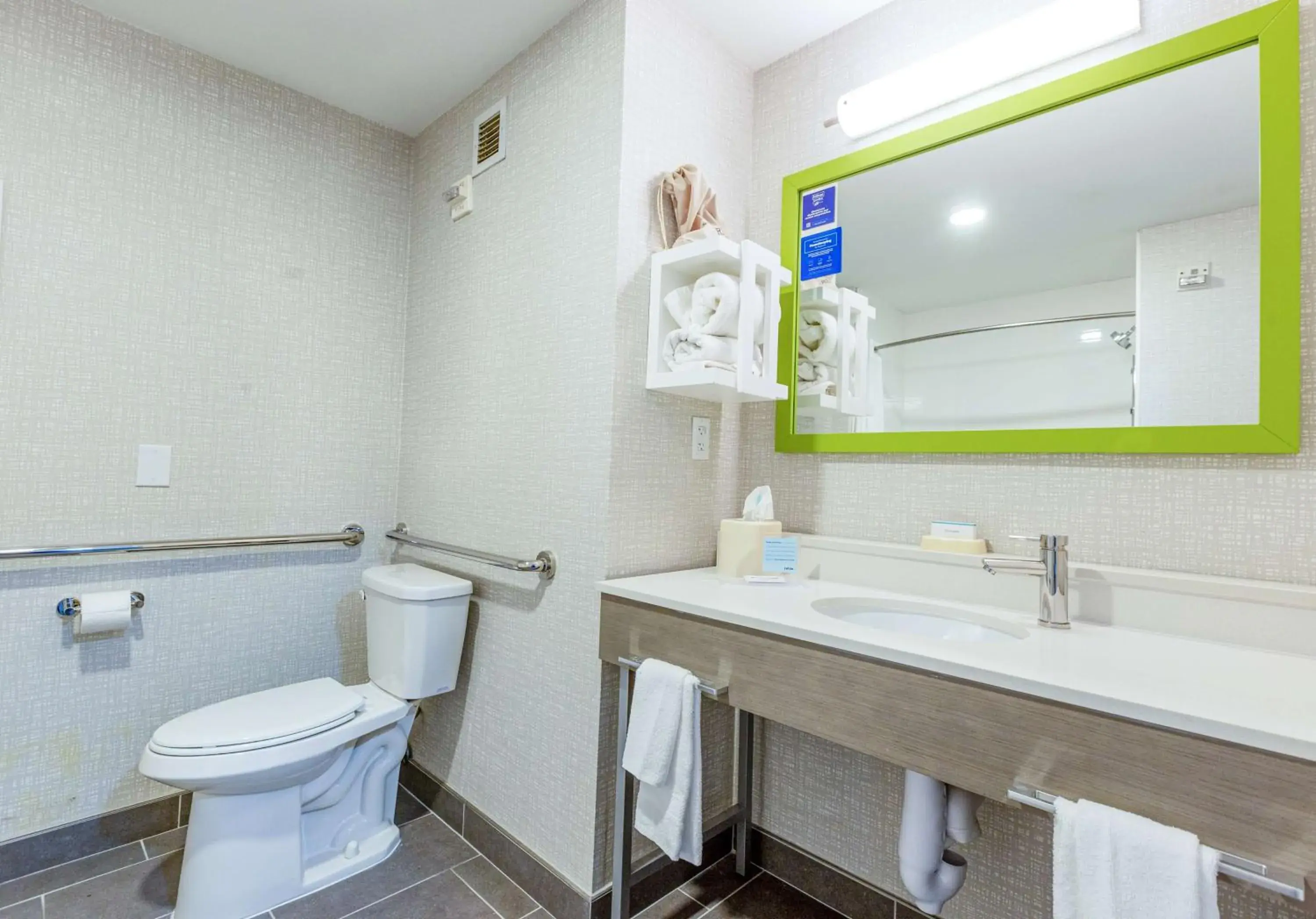 King Room with Sofa Bed and Study - Non-Smoking in Hampton Inn & Suites Fort Worth-West-I-30 King Room with Sofa Bed and Study - Non-Smoking in Hampton Inn & Suites Fort Worth-West-I-30