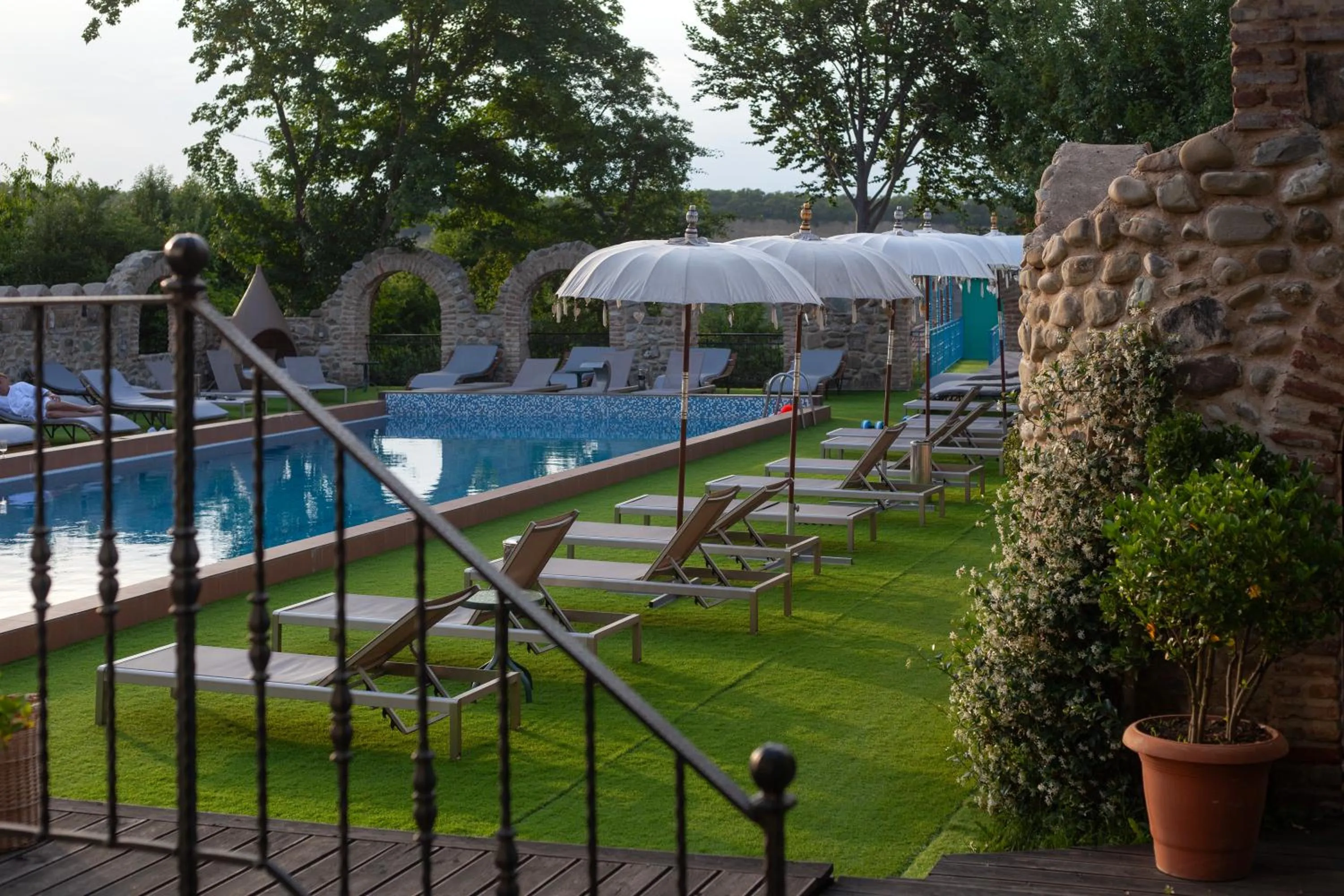 Swimming pool in Chateau Mere