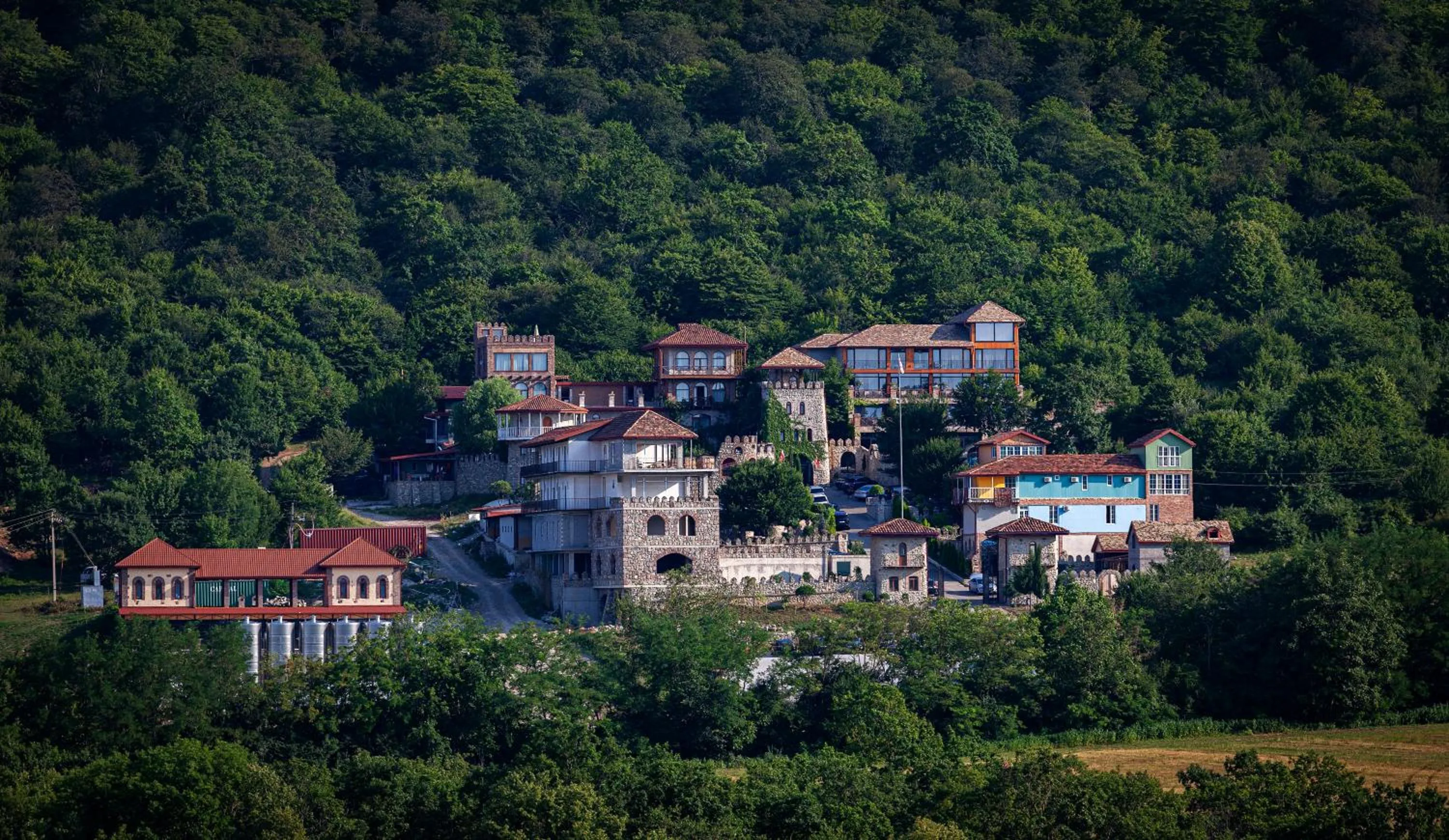 Property building in Chateau Mere