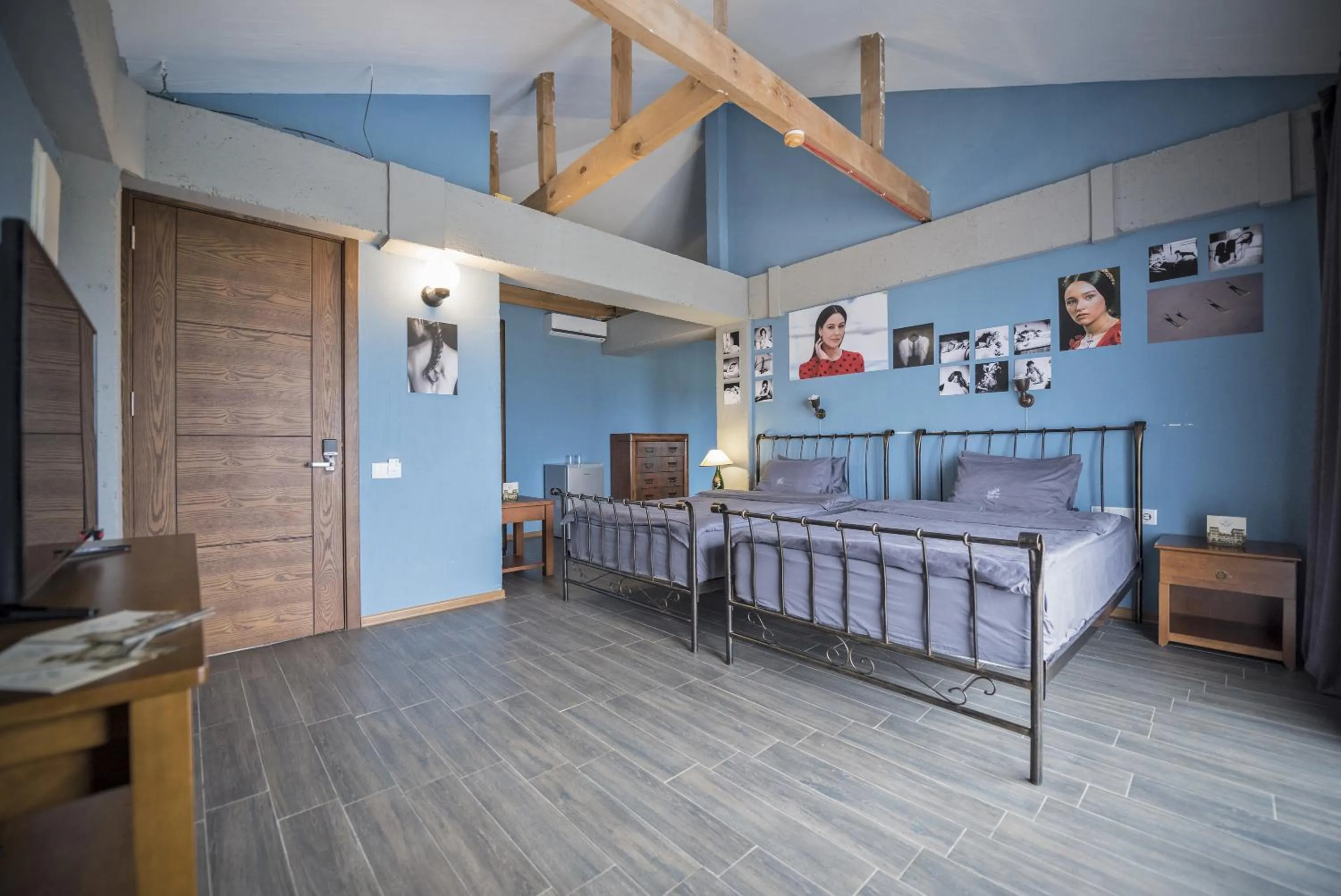 Photo of the whole room, Bed in Chateau Mere