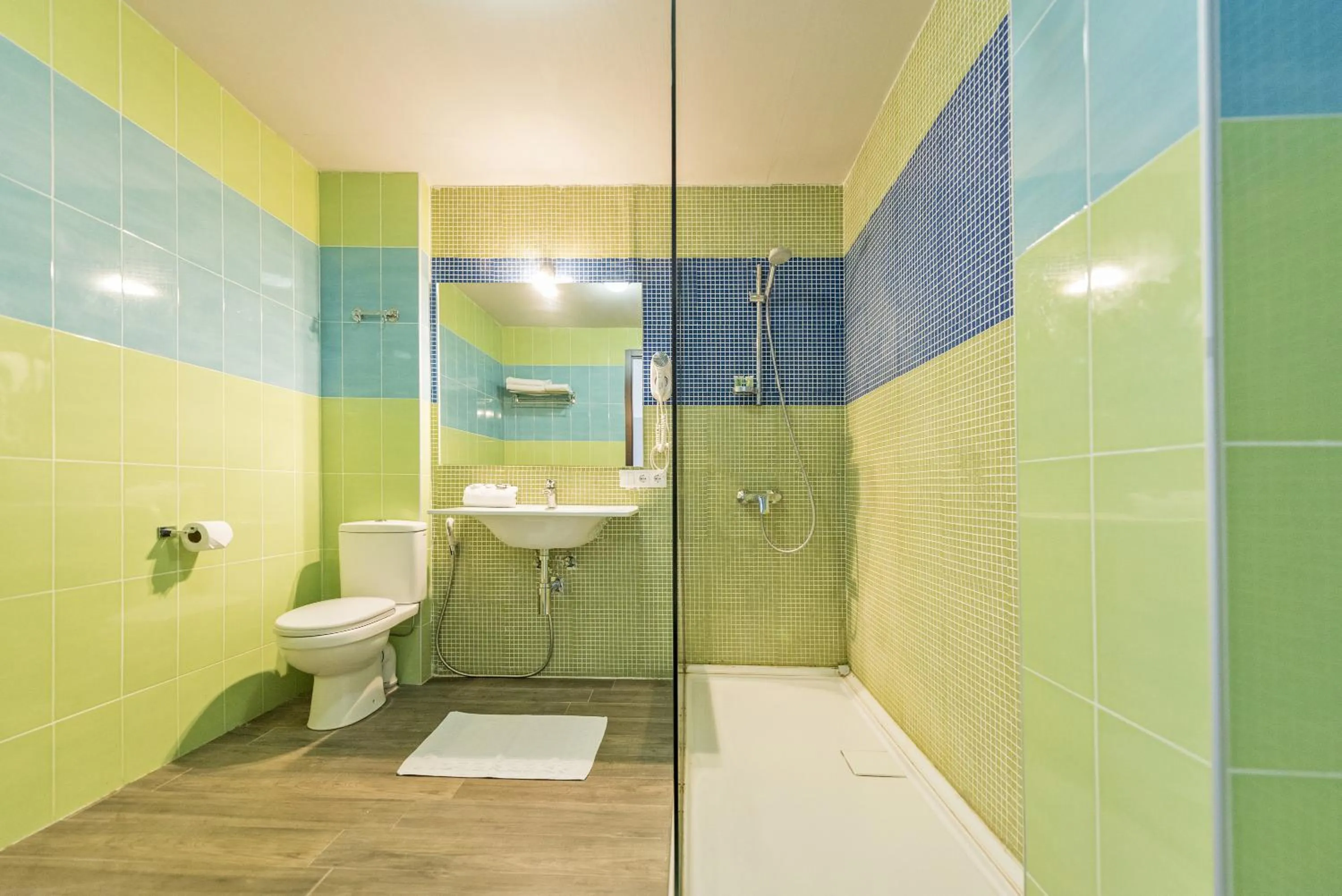 Shower in Chateau Mere