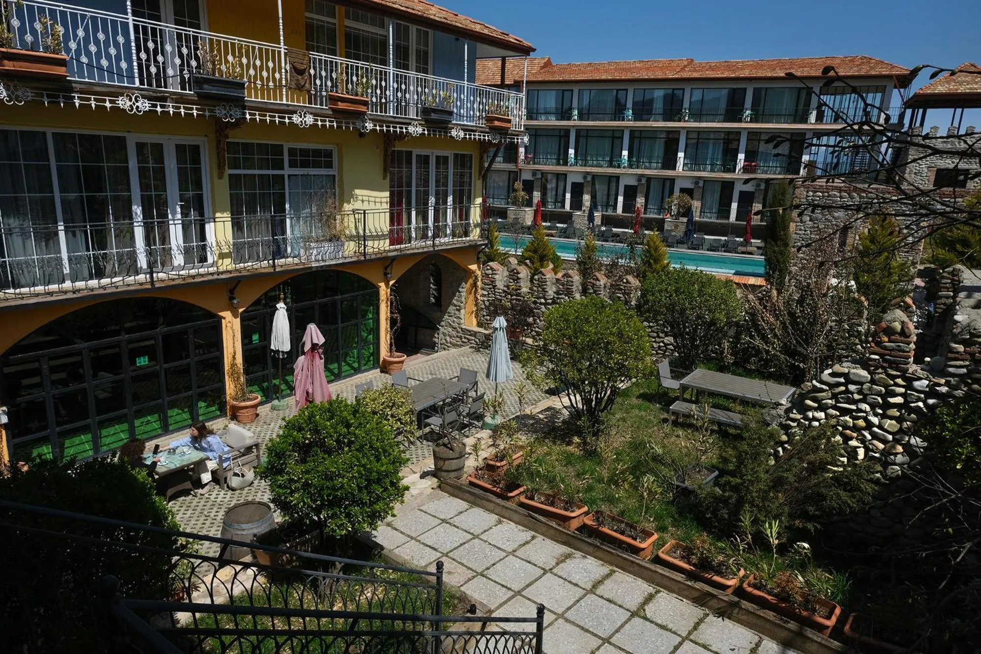 Property building in Chateau Mere