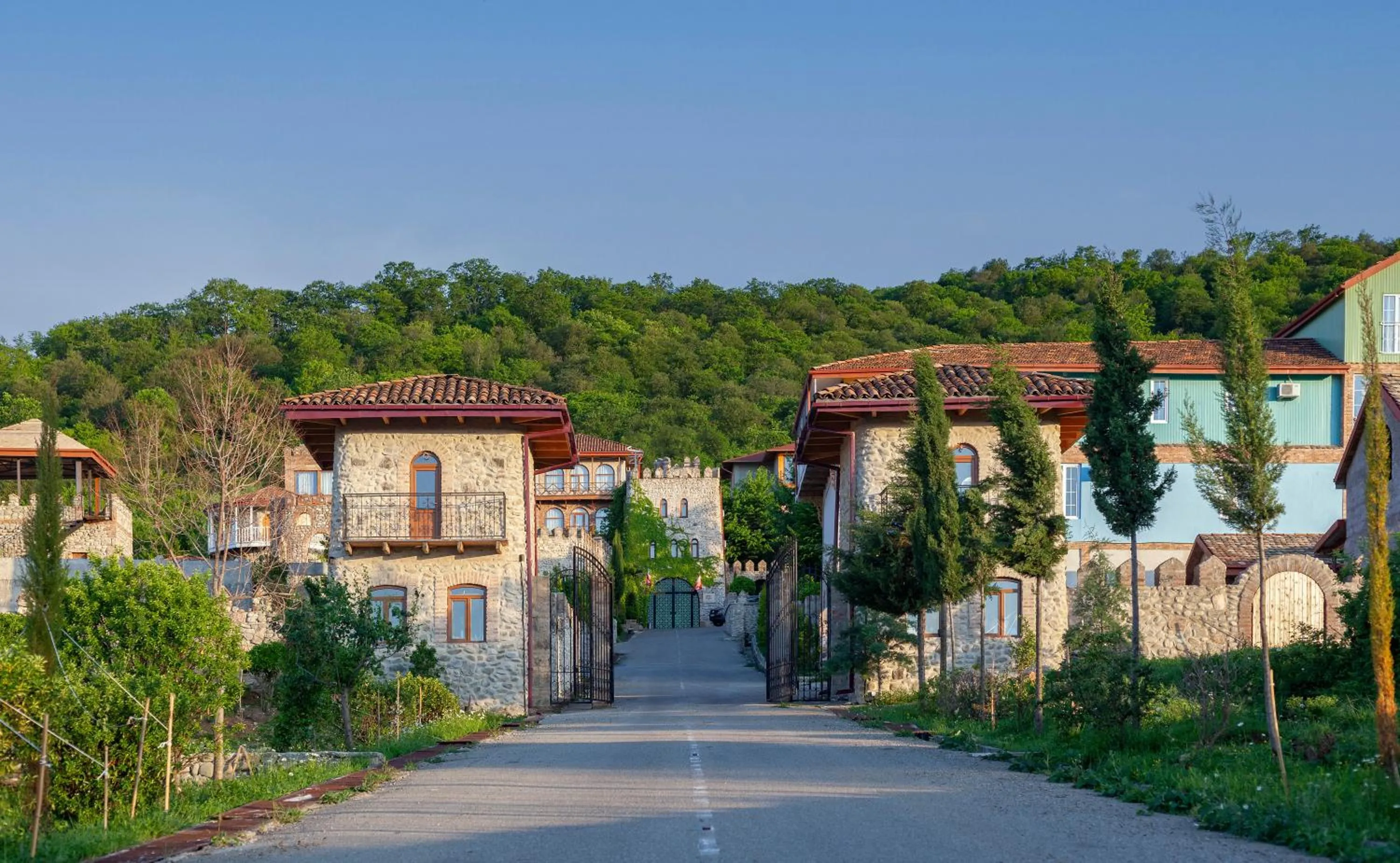 Property building in Chateau Mere