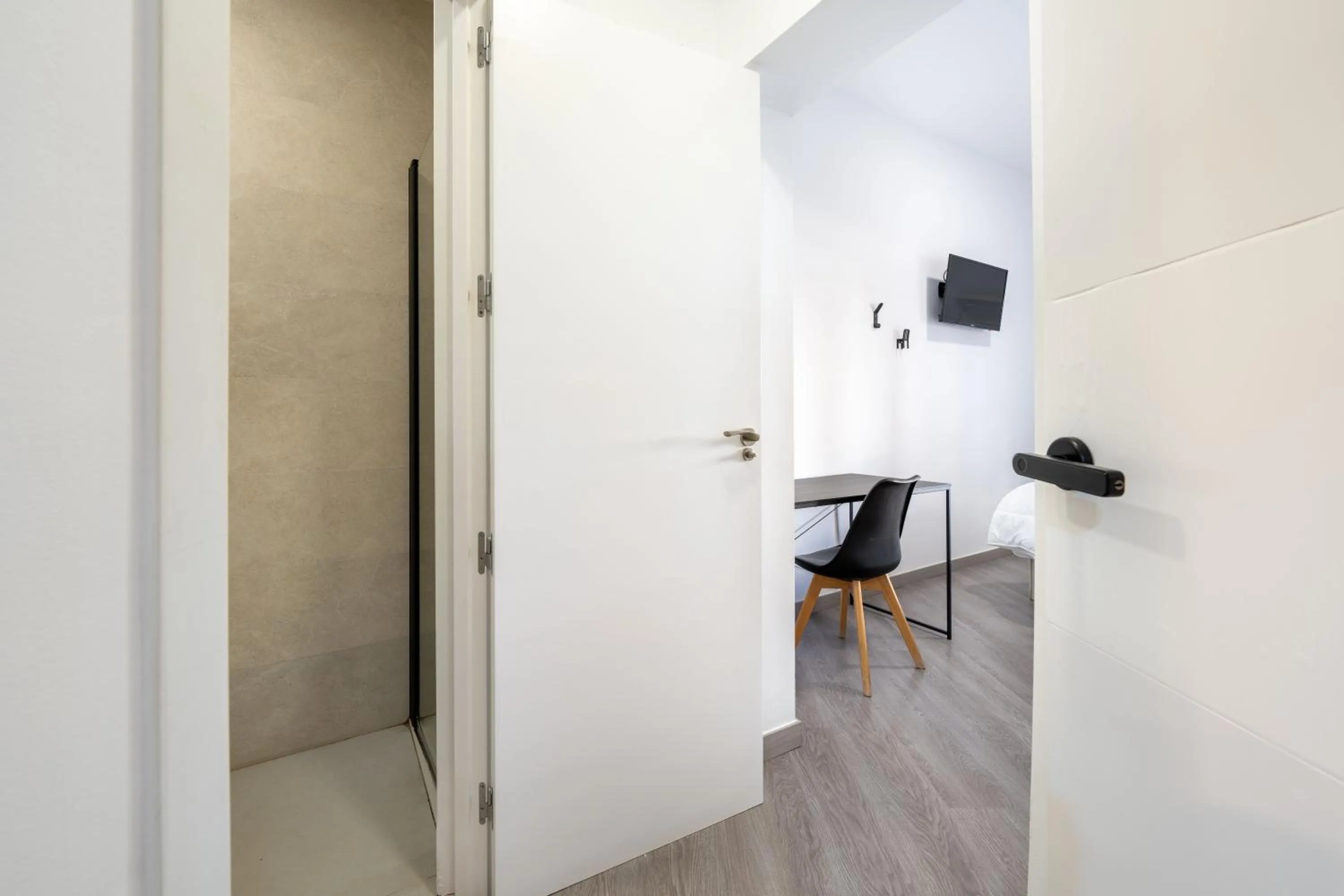 Photo of the whole room in BF Rooms Almeria Centro