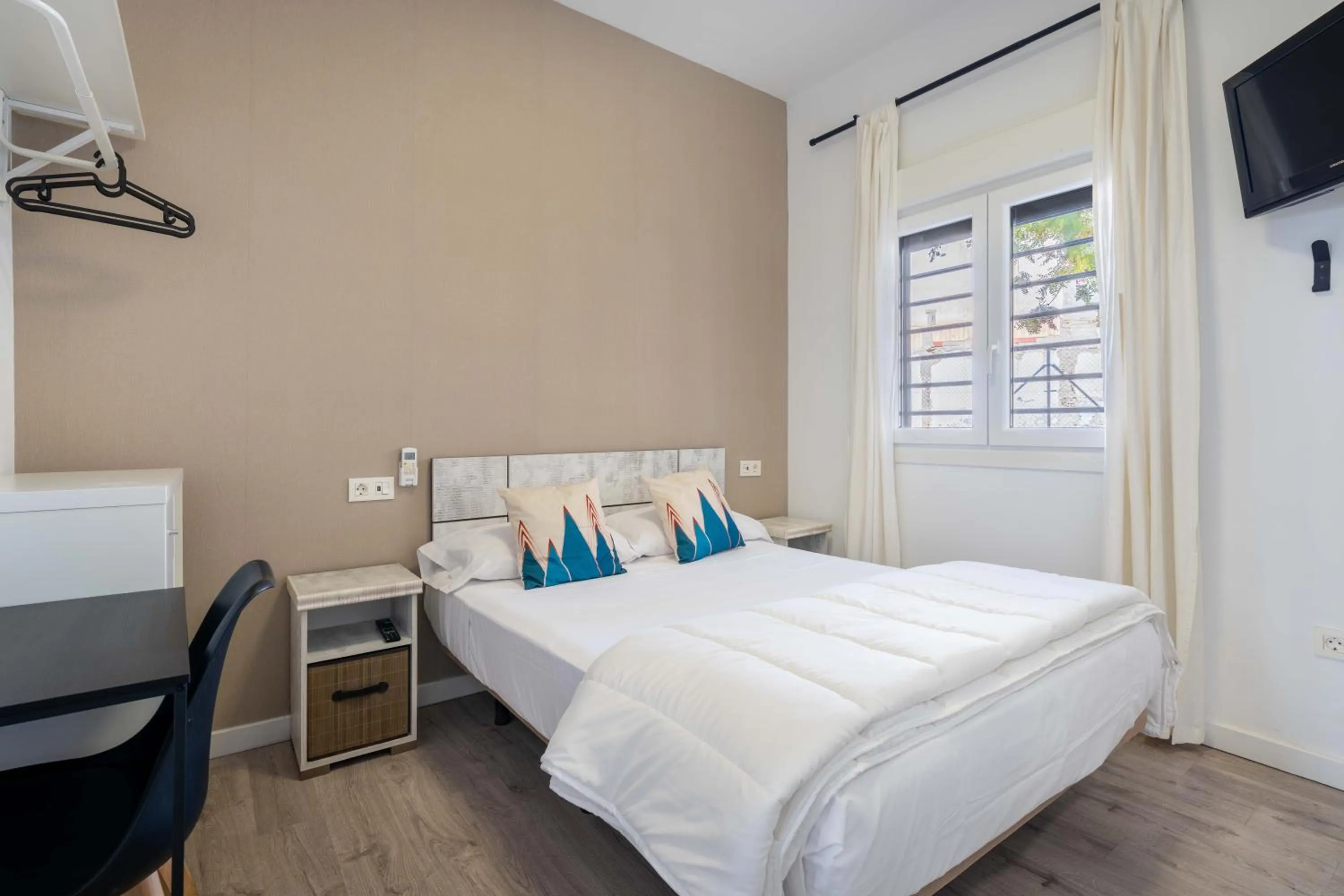 Bed in BF Rooms Almeria Centro